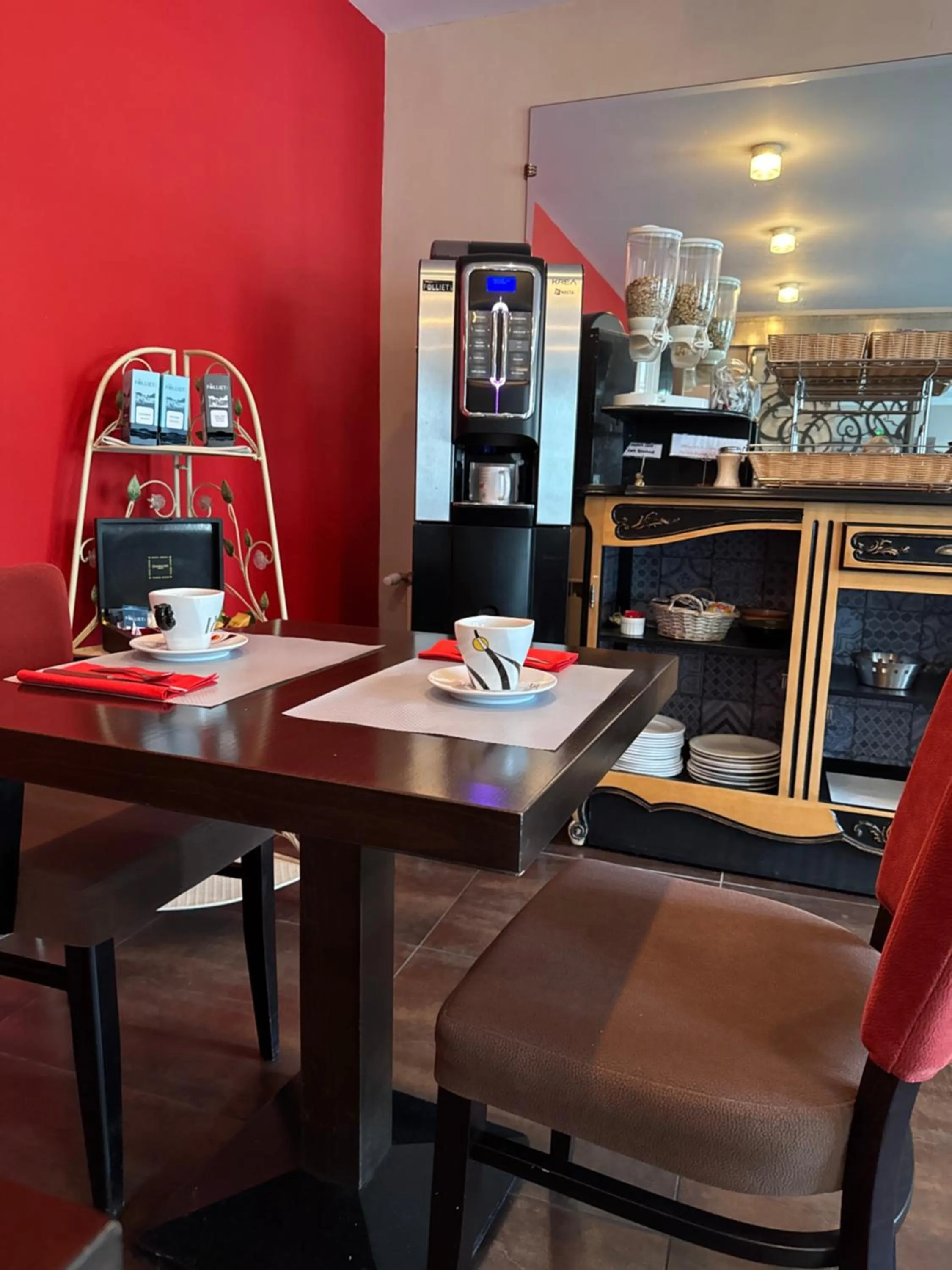 Breakfast in Logis Hôtel Restaurant de la Paix