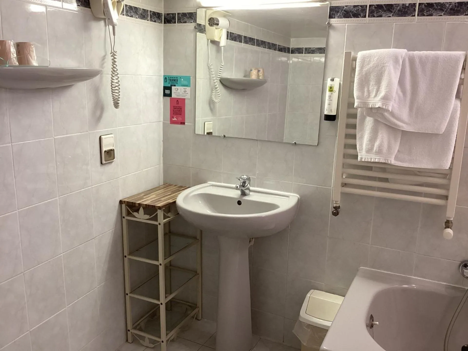 Bathroom in Logis Hôtel Restaurant de la Paix