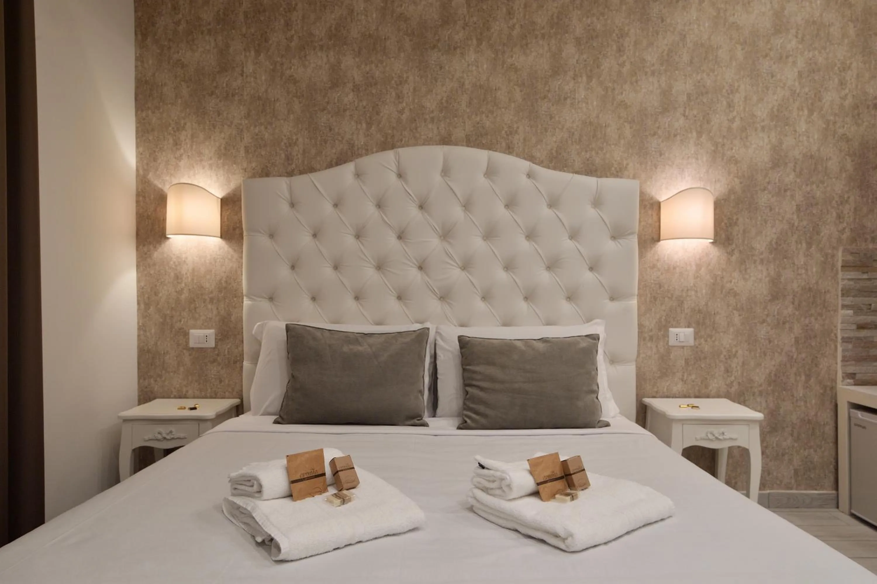 Coffee/tea facilities, Bed in Relais Vatican Secret