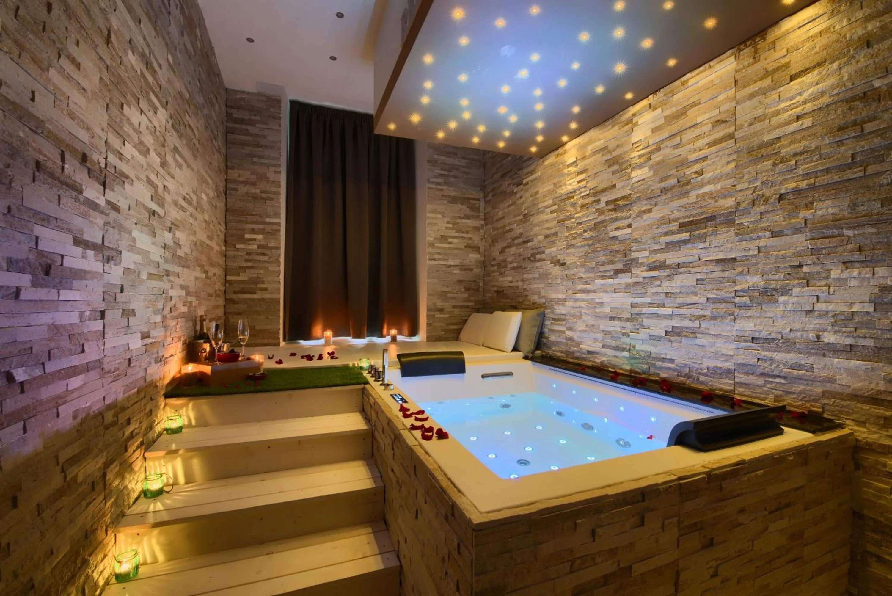 Hot Tub in Relais Vatican Secret