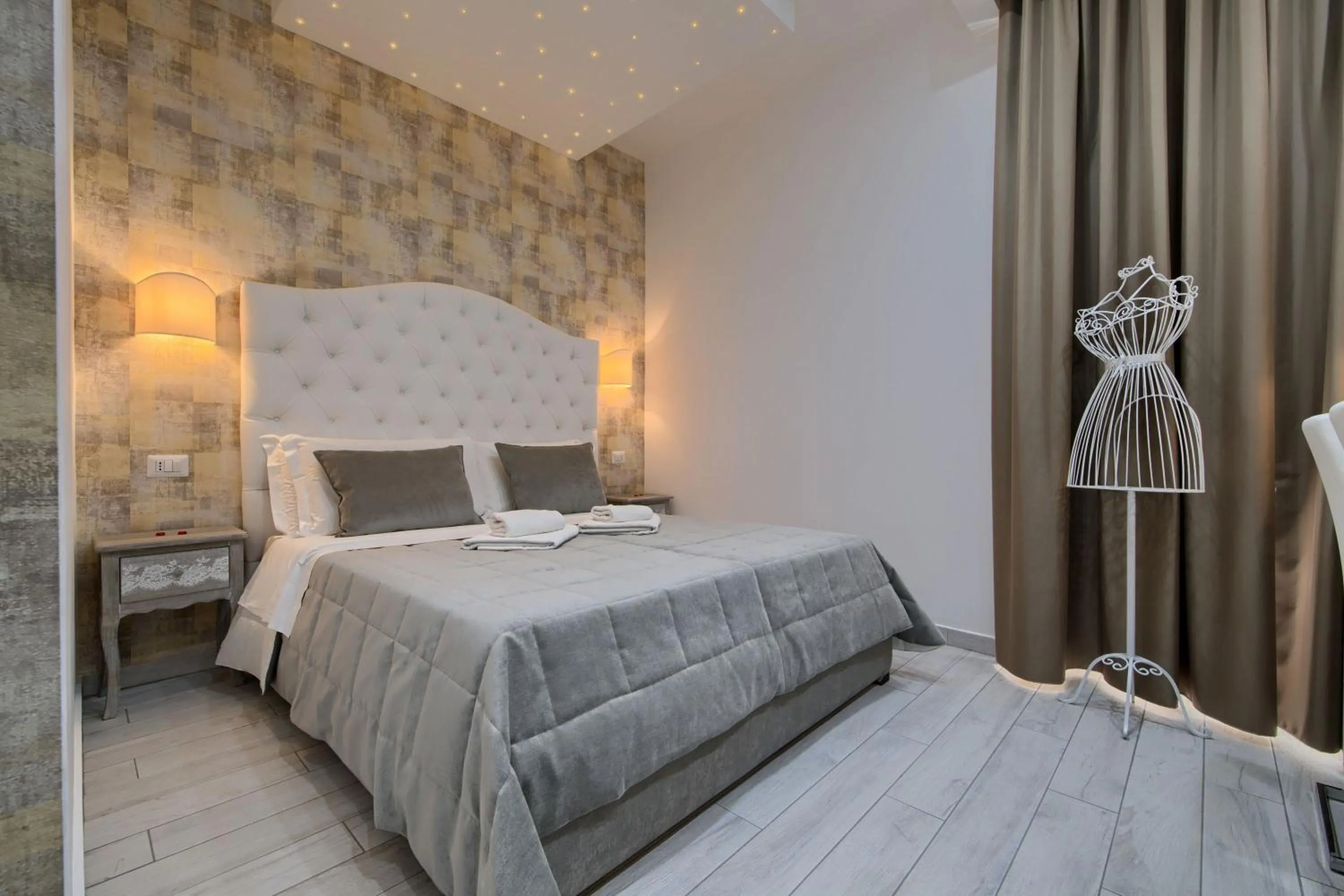 Bed in Relais Vatican Secret