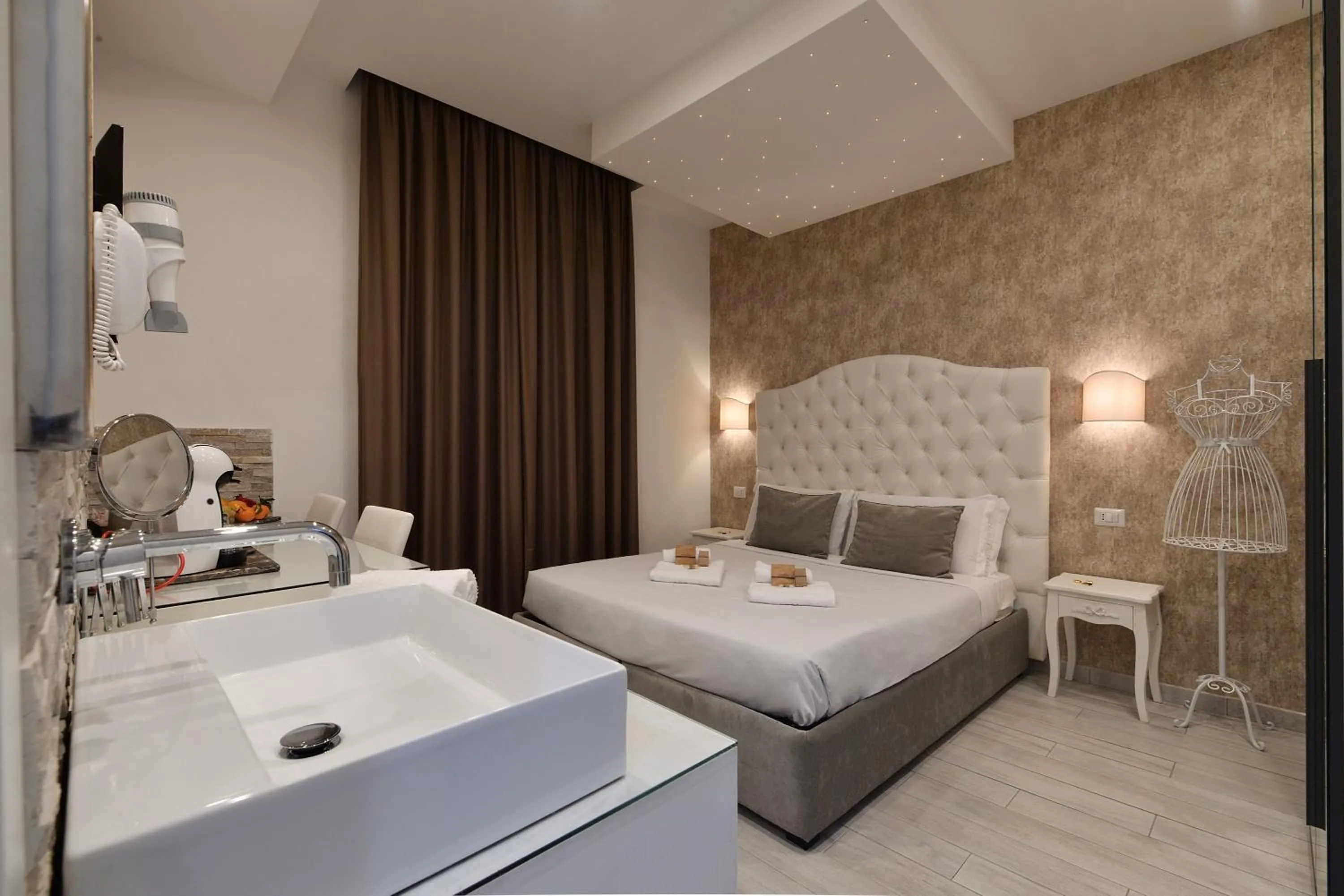 Coffee/tea facilities, Bed in Relais Vatican Secret