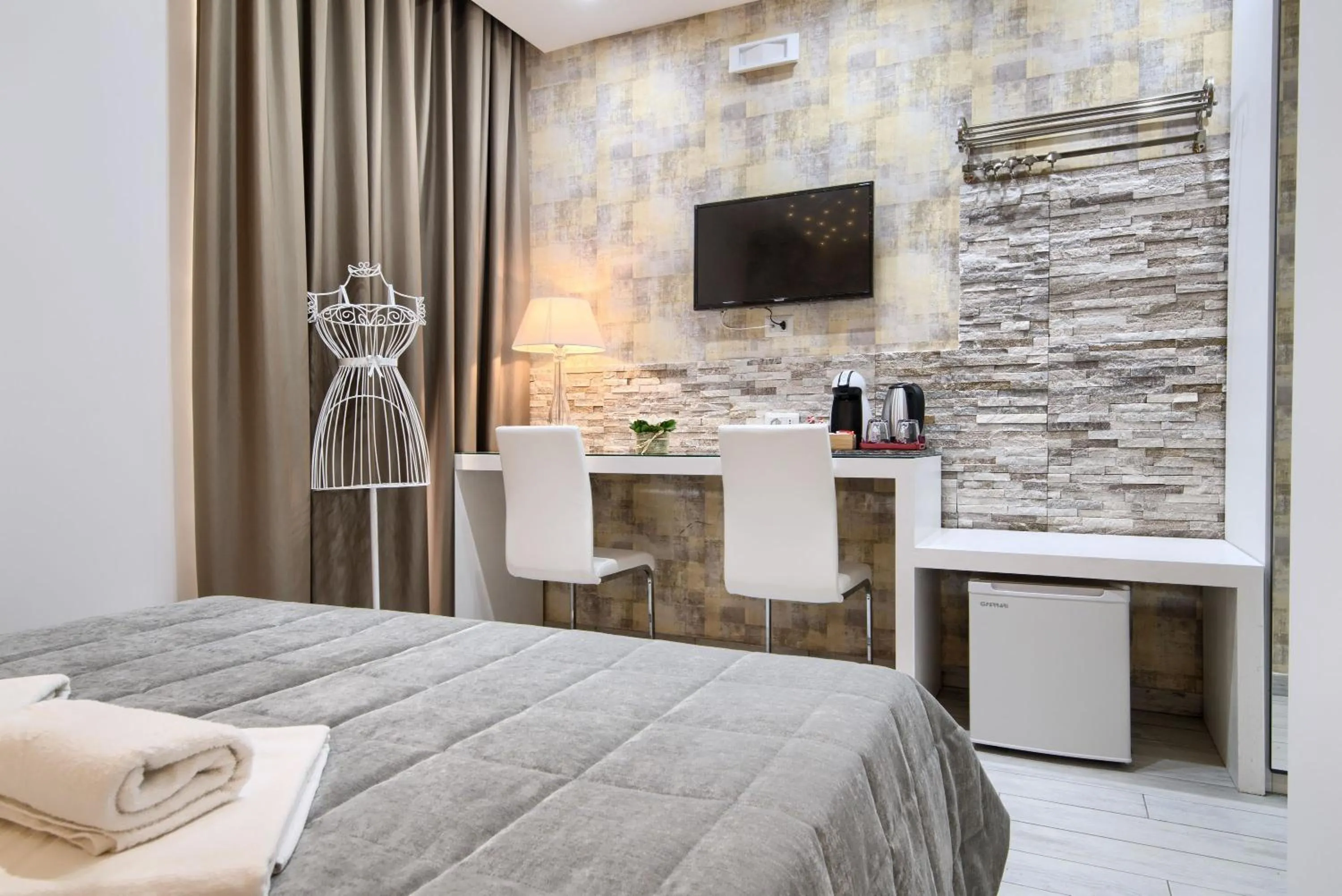 Coffee/tea facilities, Bed in Relais Vatican Secret