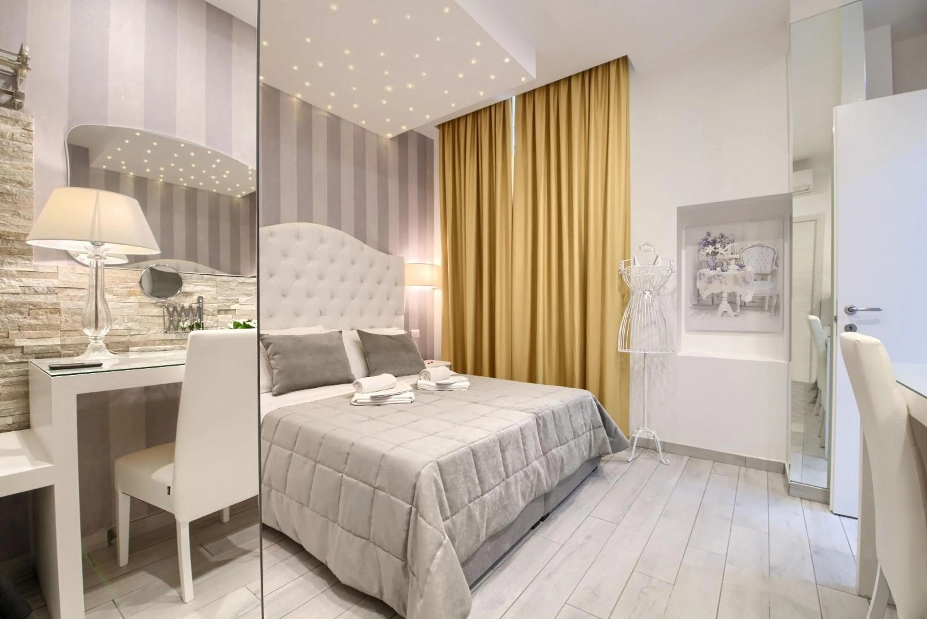 Bathroom, Bed in Relais Vatican Secret