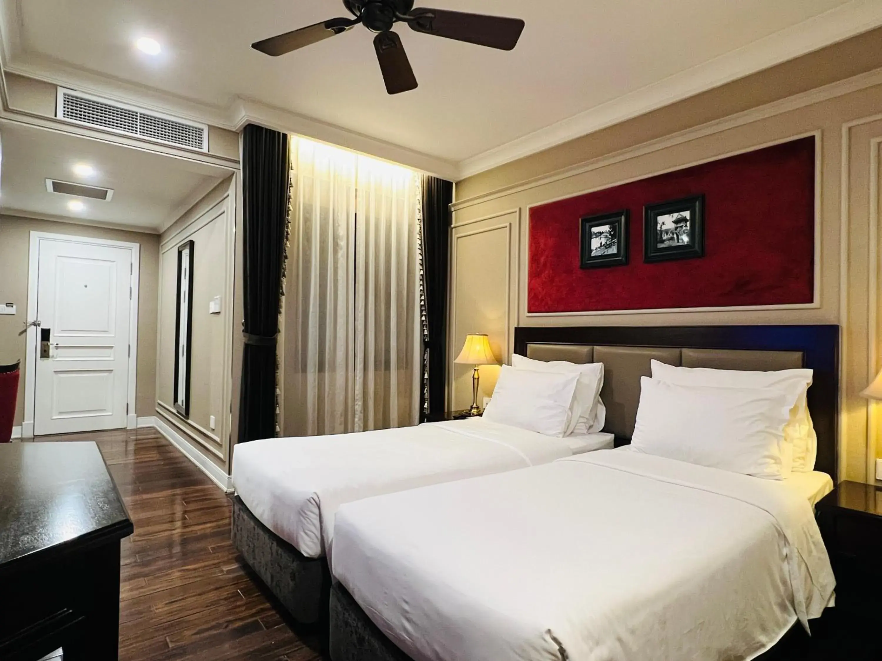 Superior Twin Room in Hotel du Monde Superior Twin Room in Hotel du Monde