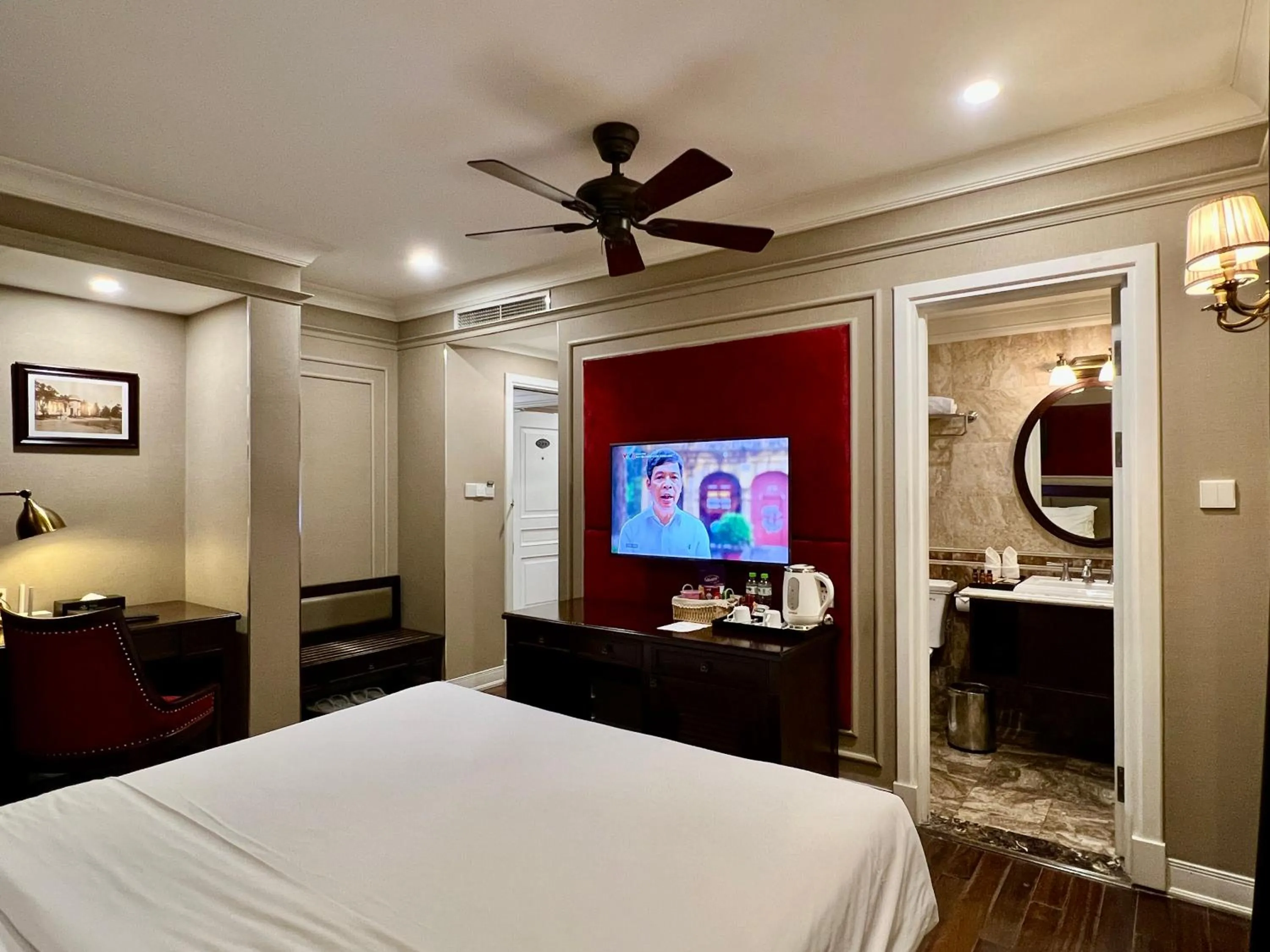 TV and multimedia, Bed in Hotel du Monde