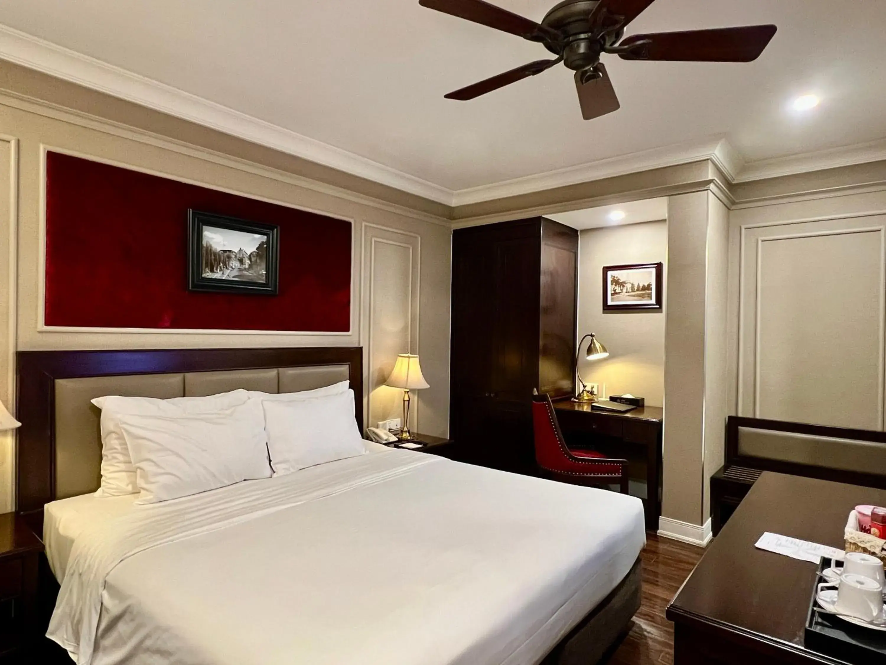 Superior Single Room in Hotel du Monde Superior Single Room in Hotel du Monde