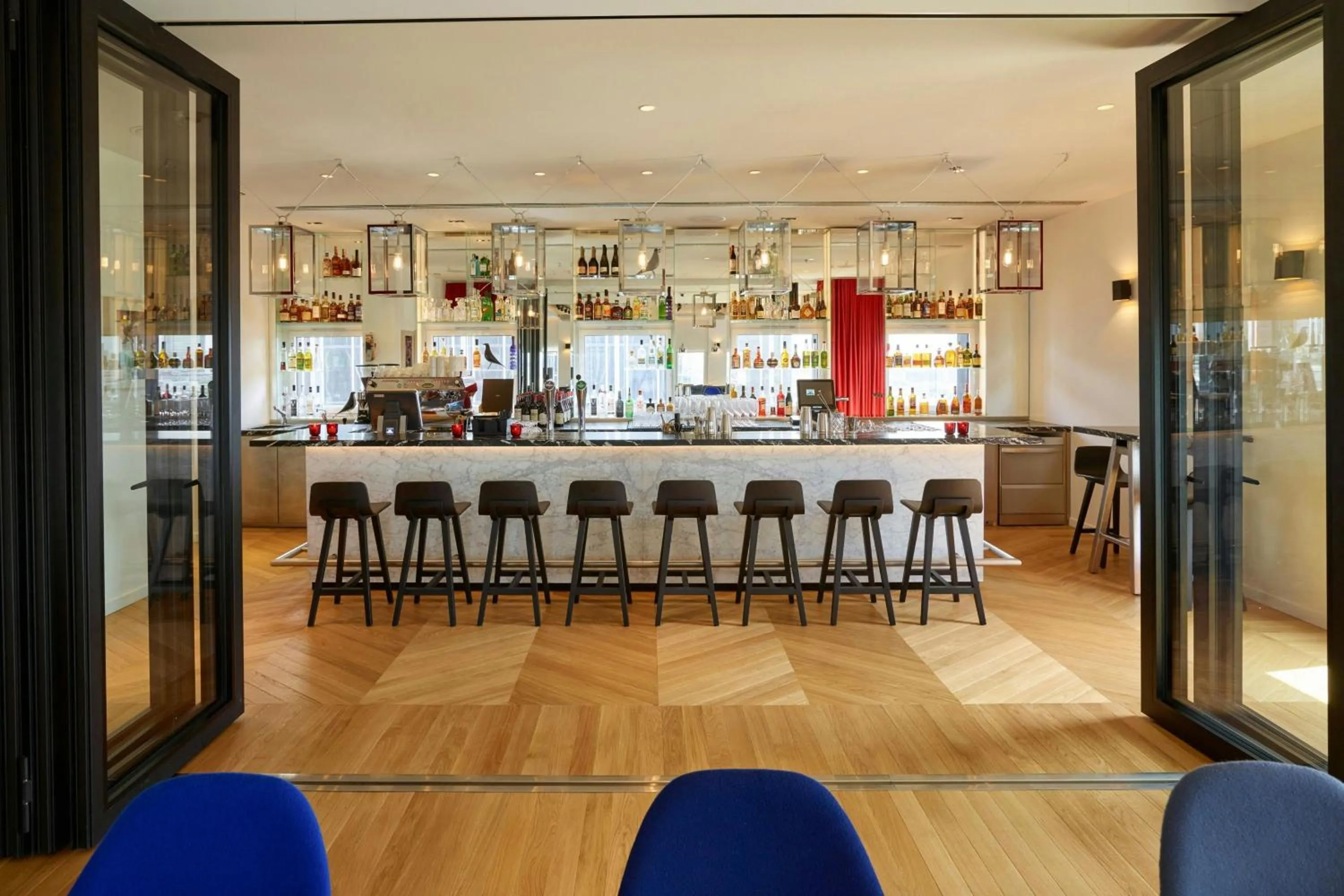 Lounge or bar in citizenM Paris Gare de Lyon