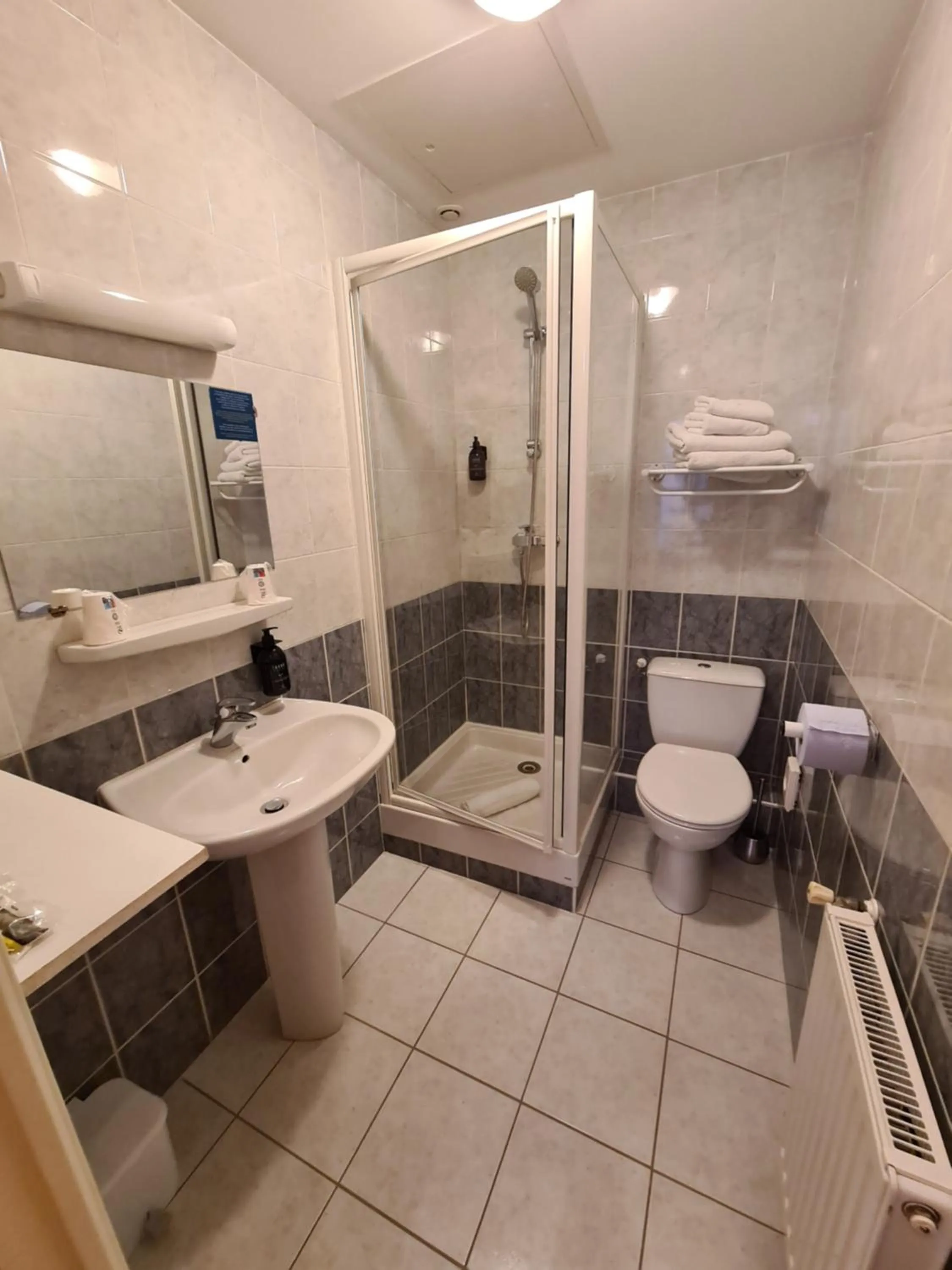 Shower in Le Grand Hotel