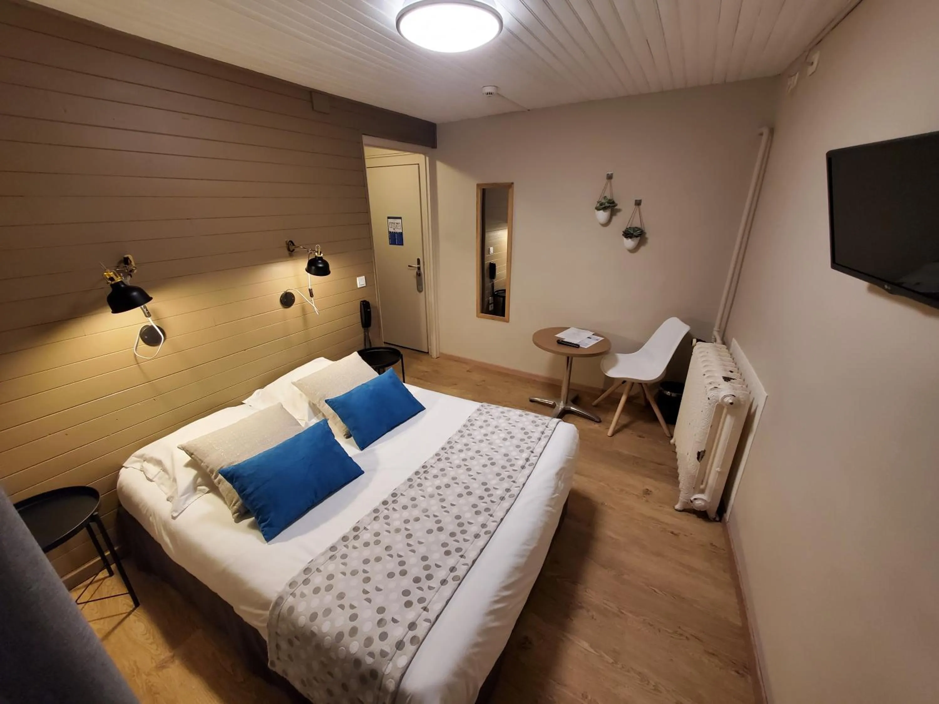 Photo of the whole room, Bed in Le Grand Hotel