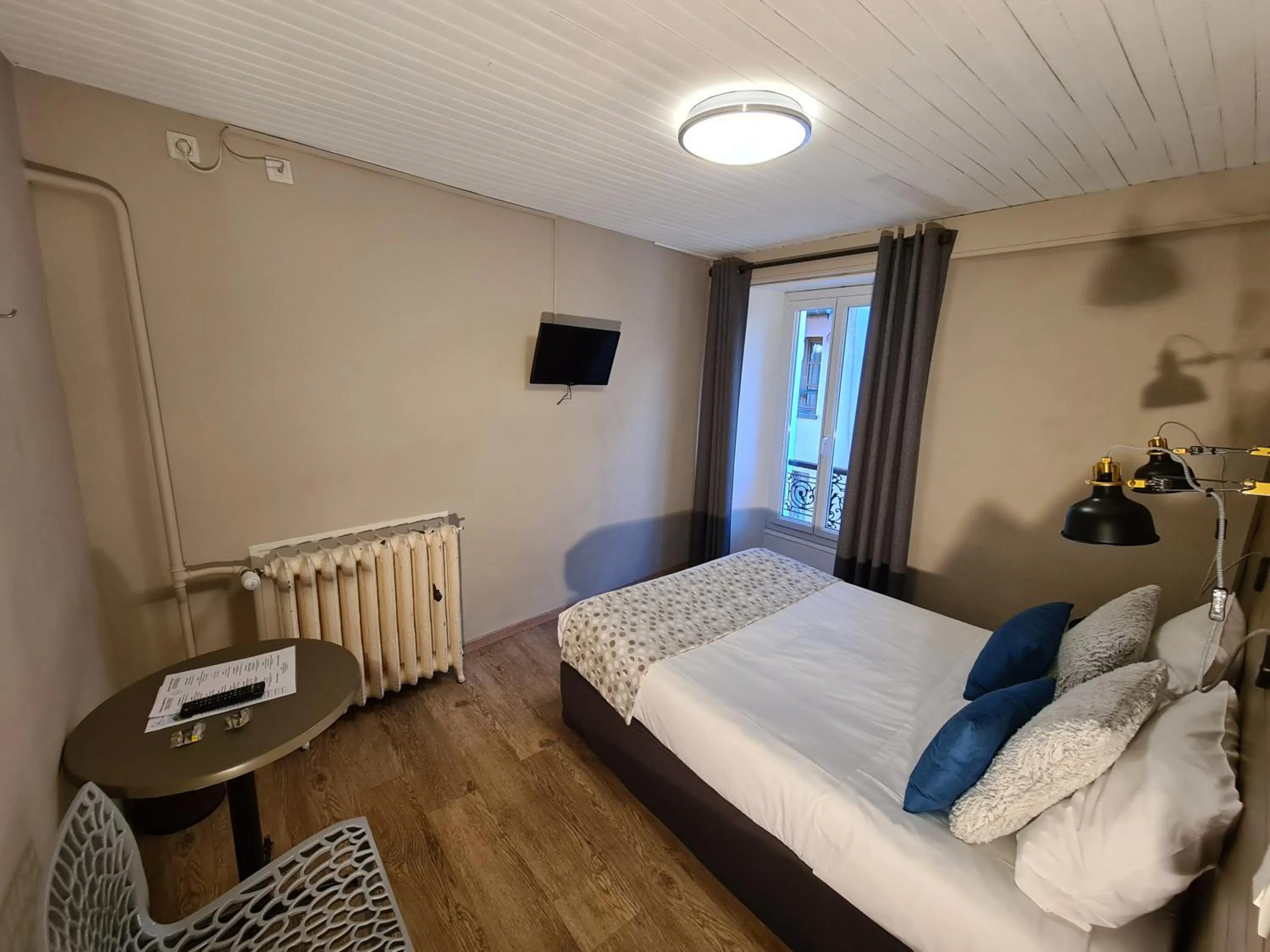 Photo of the whole room, Bed in Le Grand Hotel