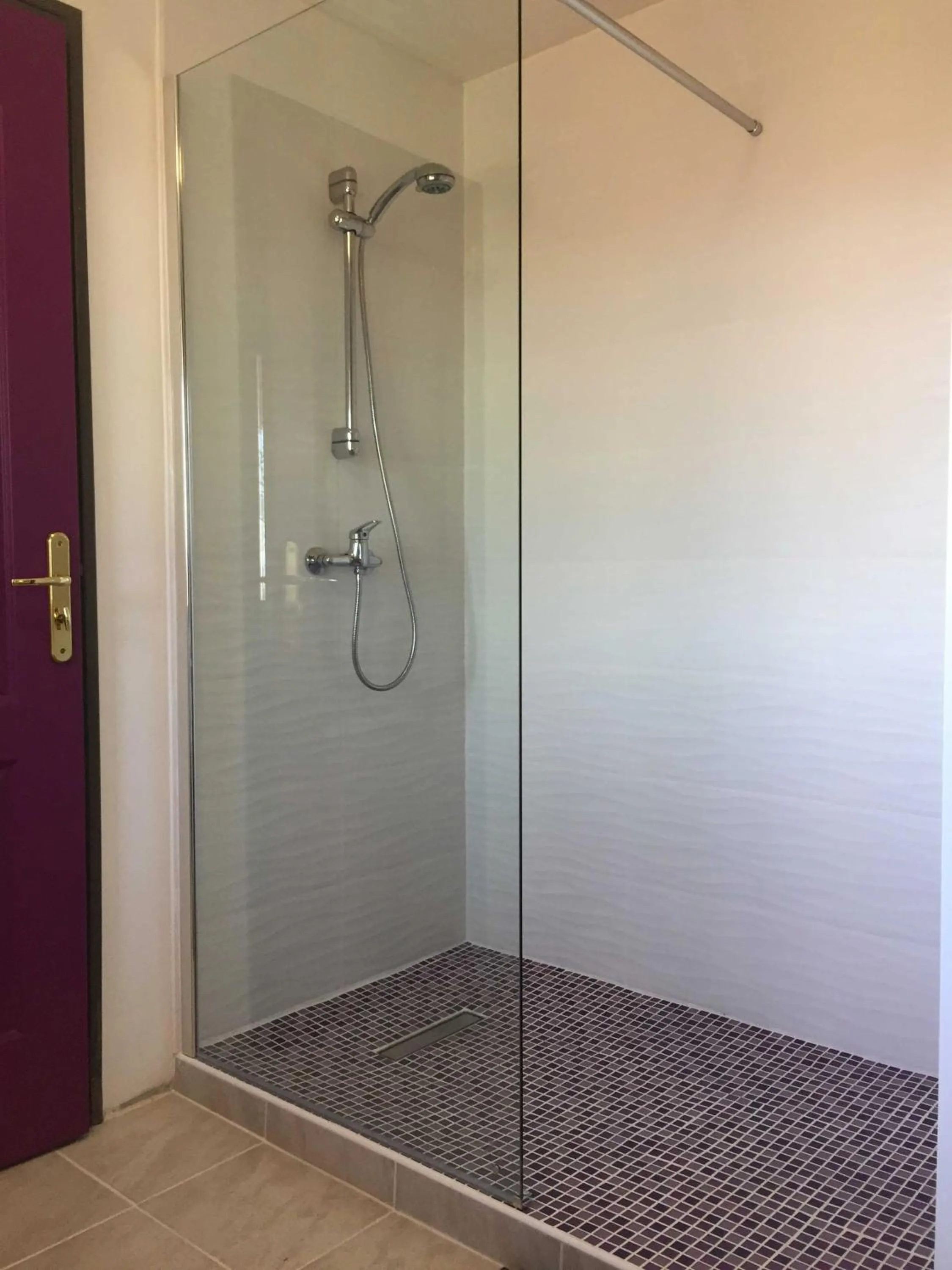 Shower in La Ferme du Bonheur
