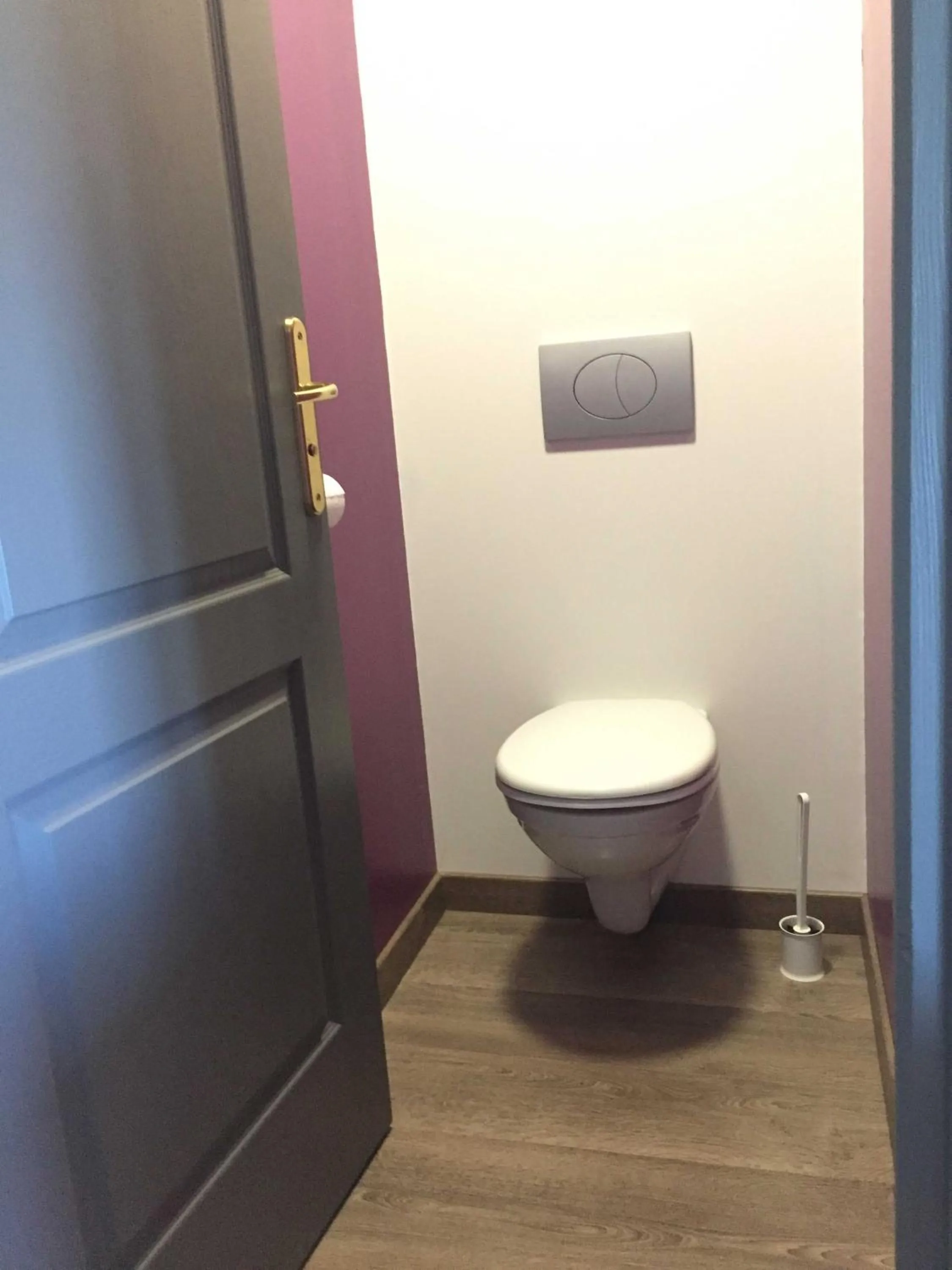 Toilet in La Ferme du Bonheur