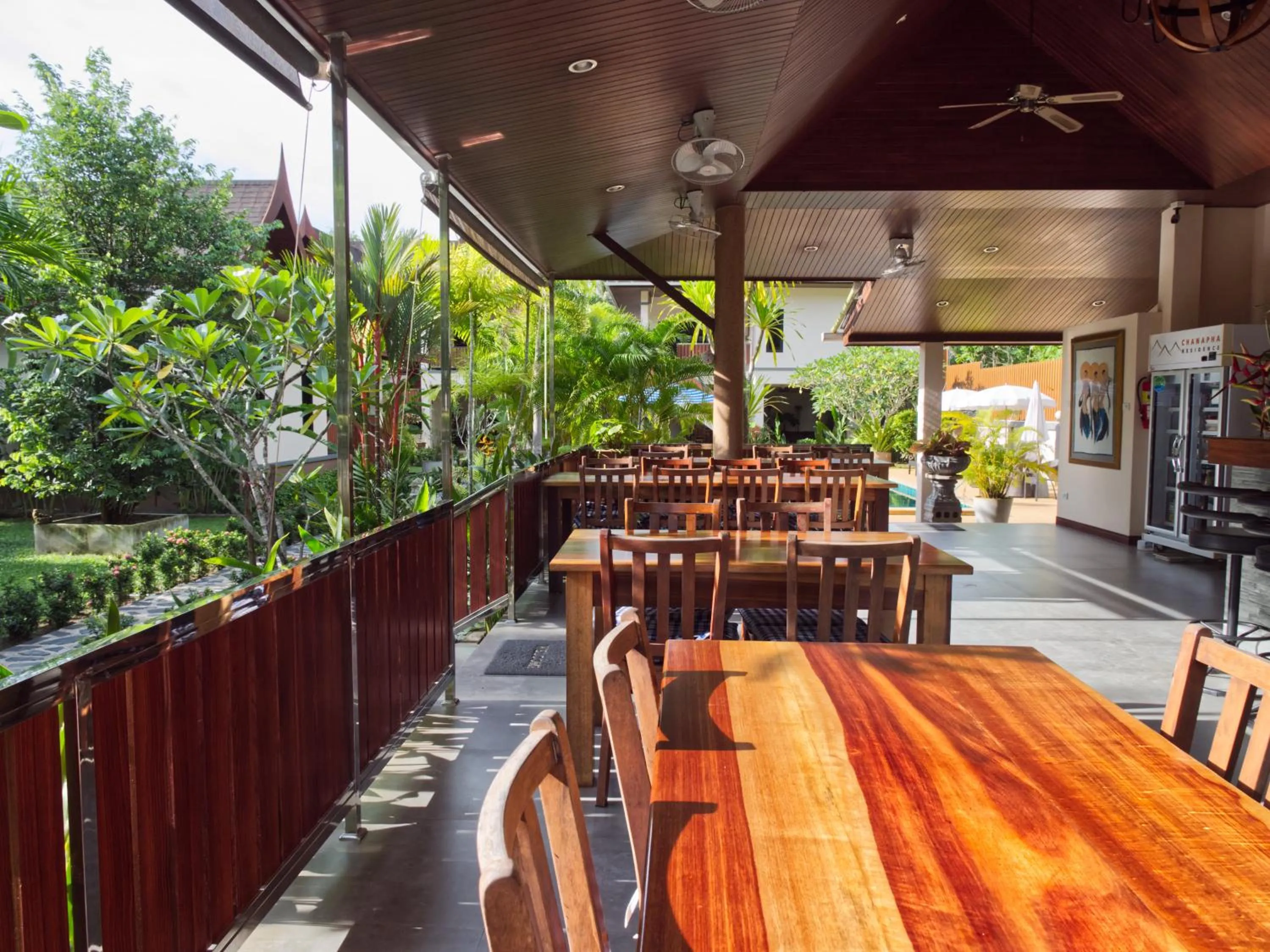 Restaurant/places to eat in Chanapha Residence