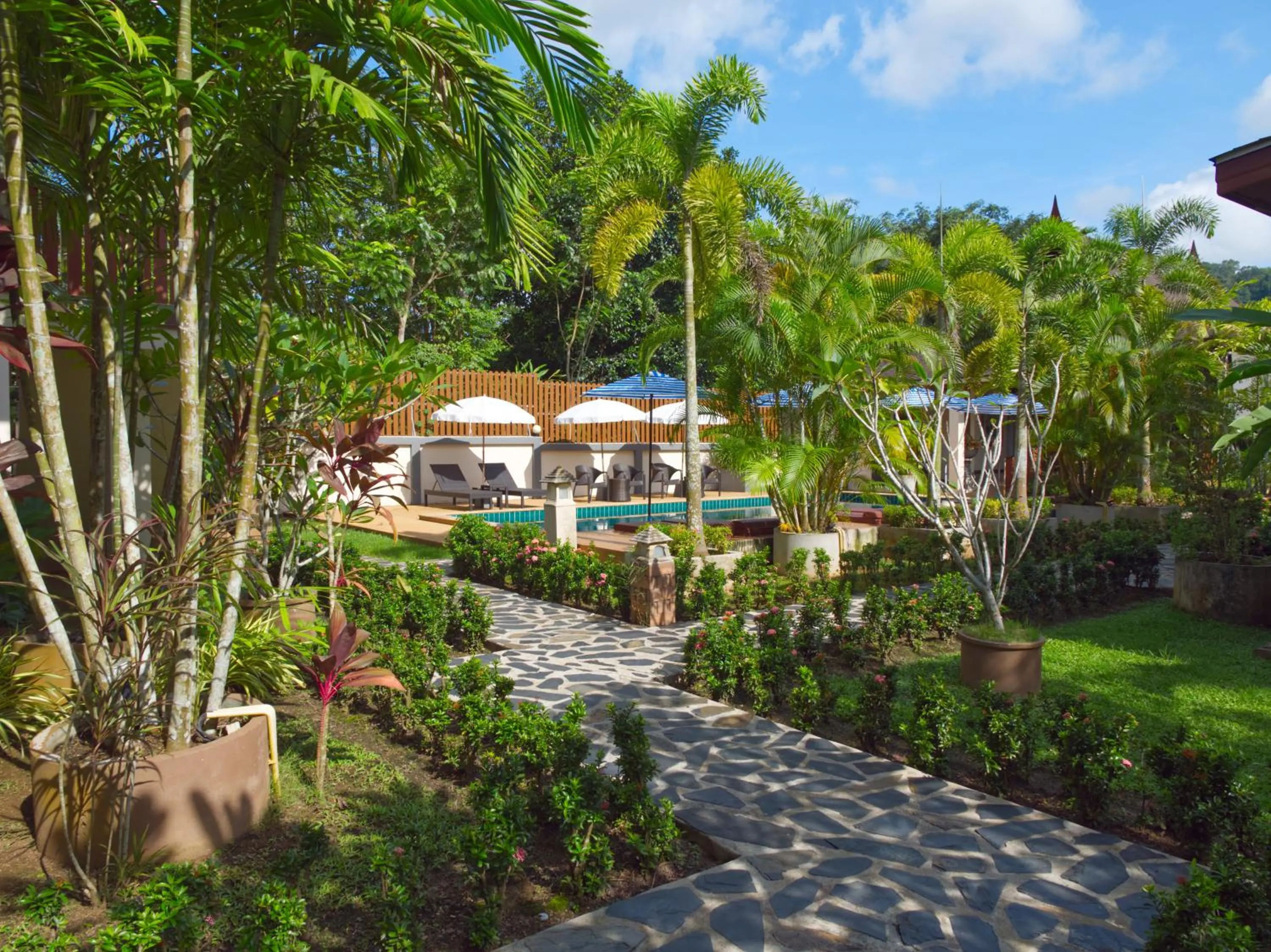 Garden view in Chanapha Residence