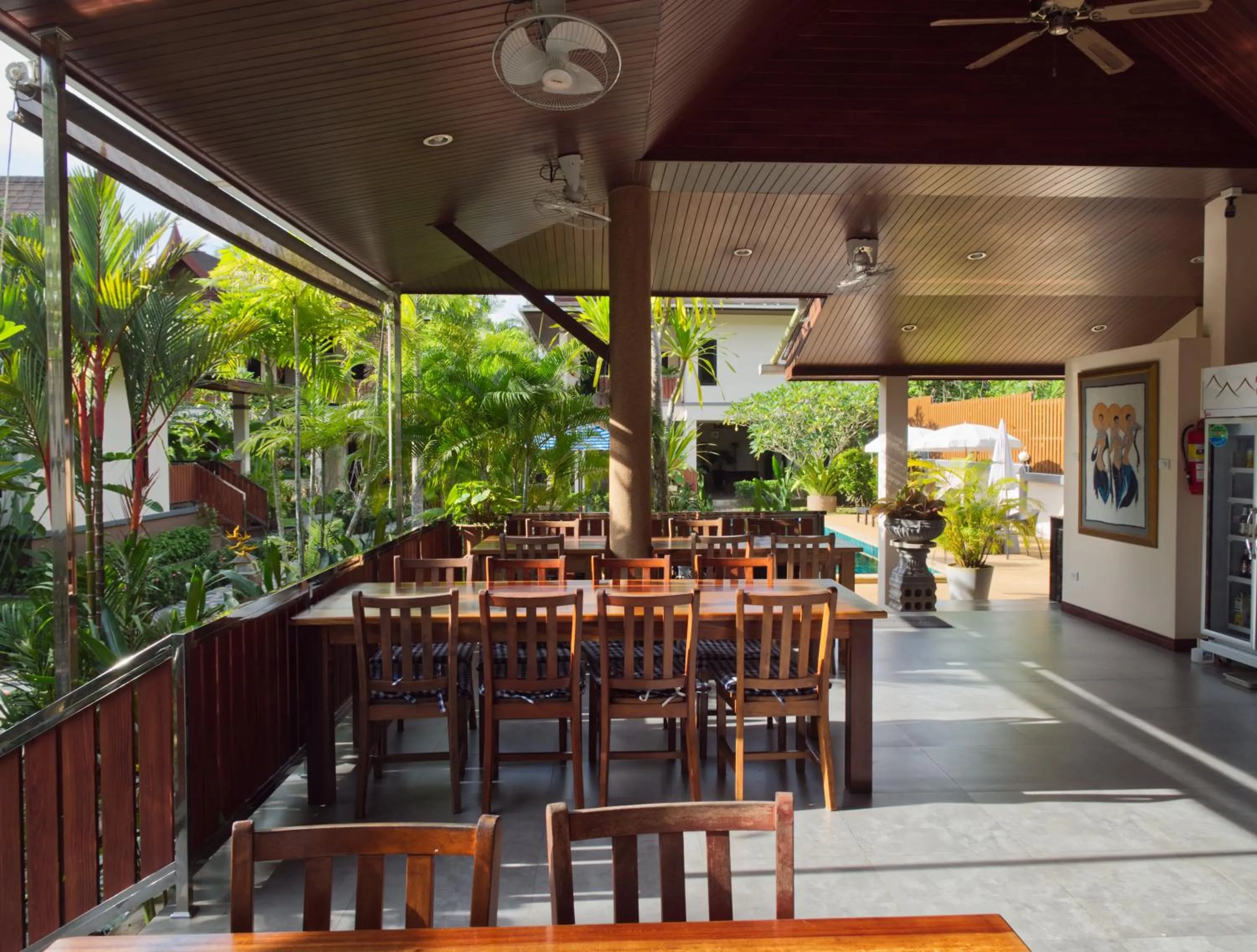 Restaurant/places to eat in Chanapha Residence