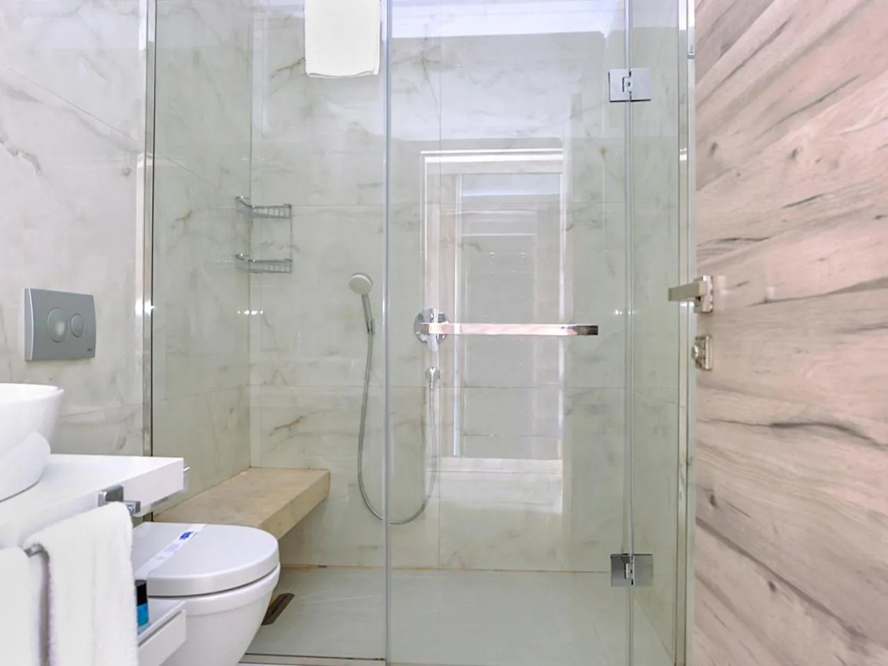 Shower in Delta Hotels By Marriott Bodrum
