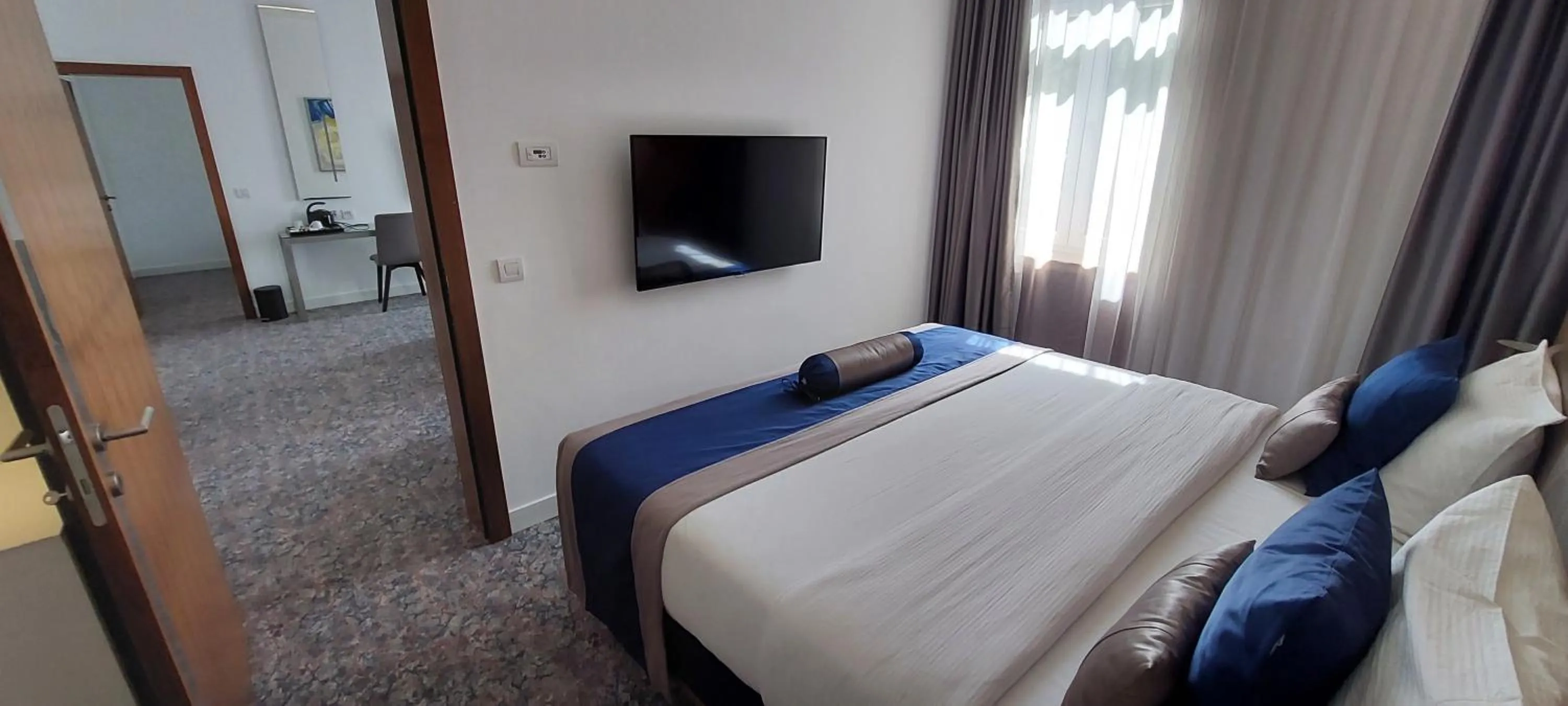 Bed in Hotel Austria & Bosna