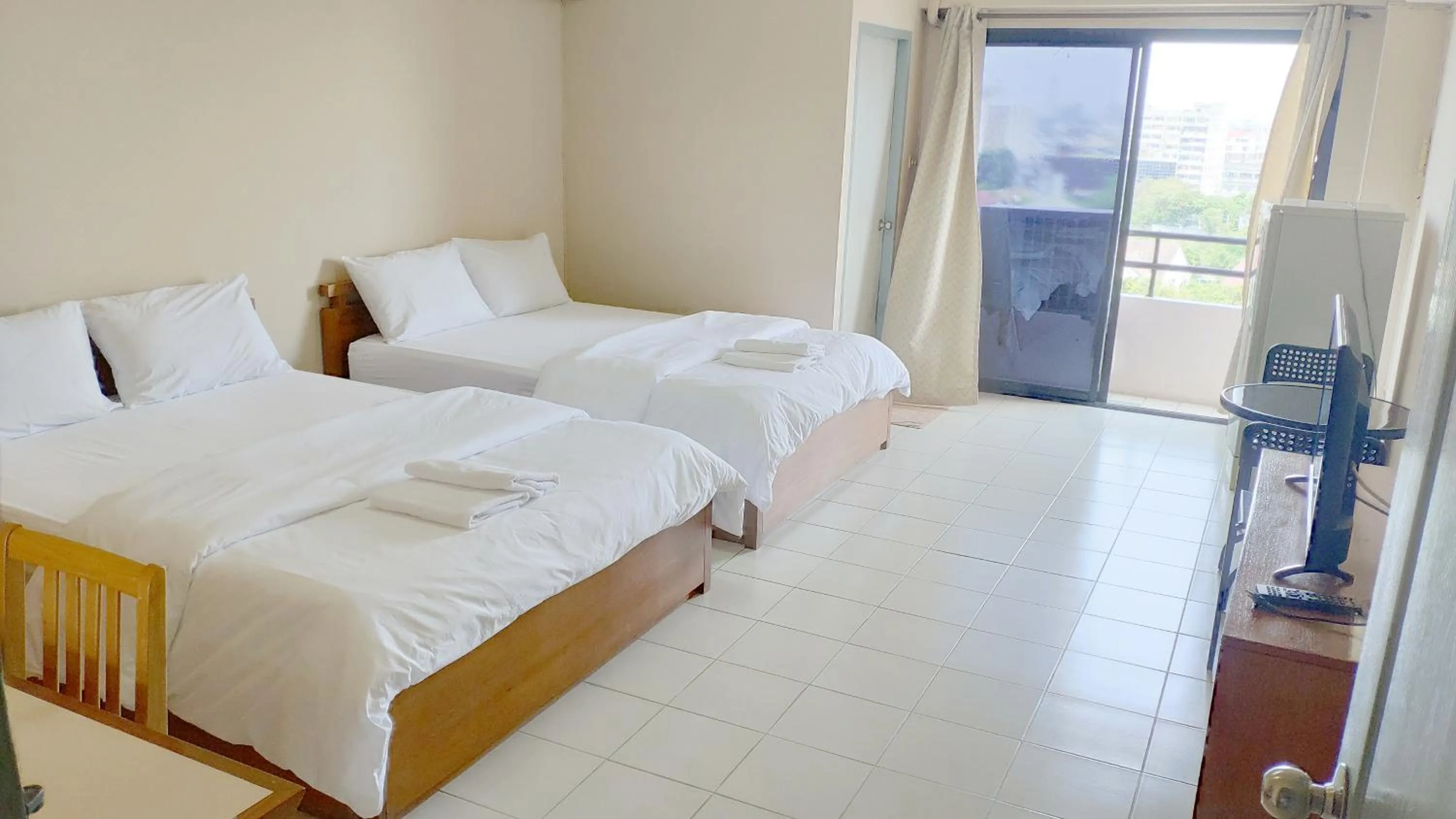 Photo of the whole room, Bed in Grand Residence Ngamwongwan 19