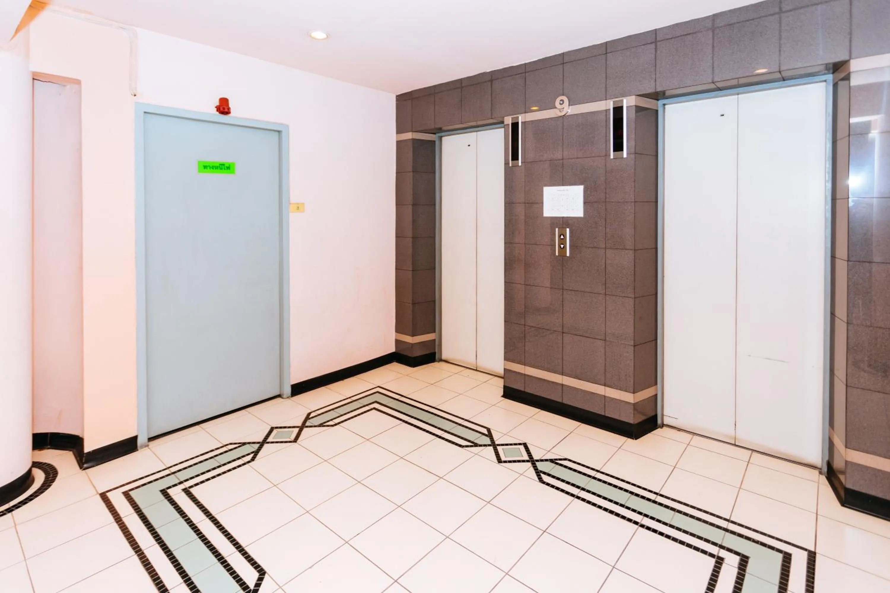 elevator in Grand Residence Ngamwongwan 19