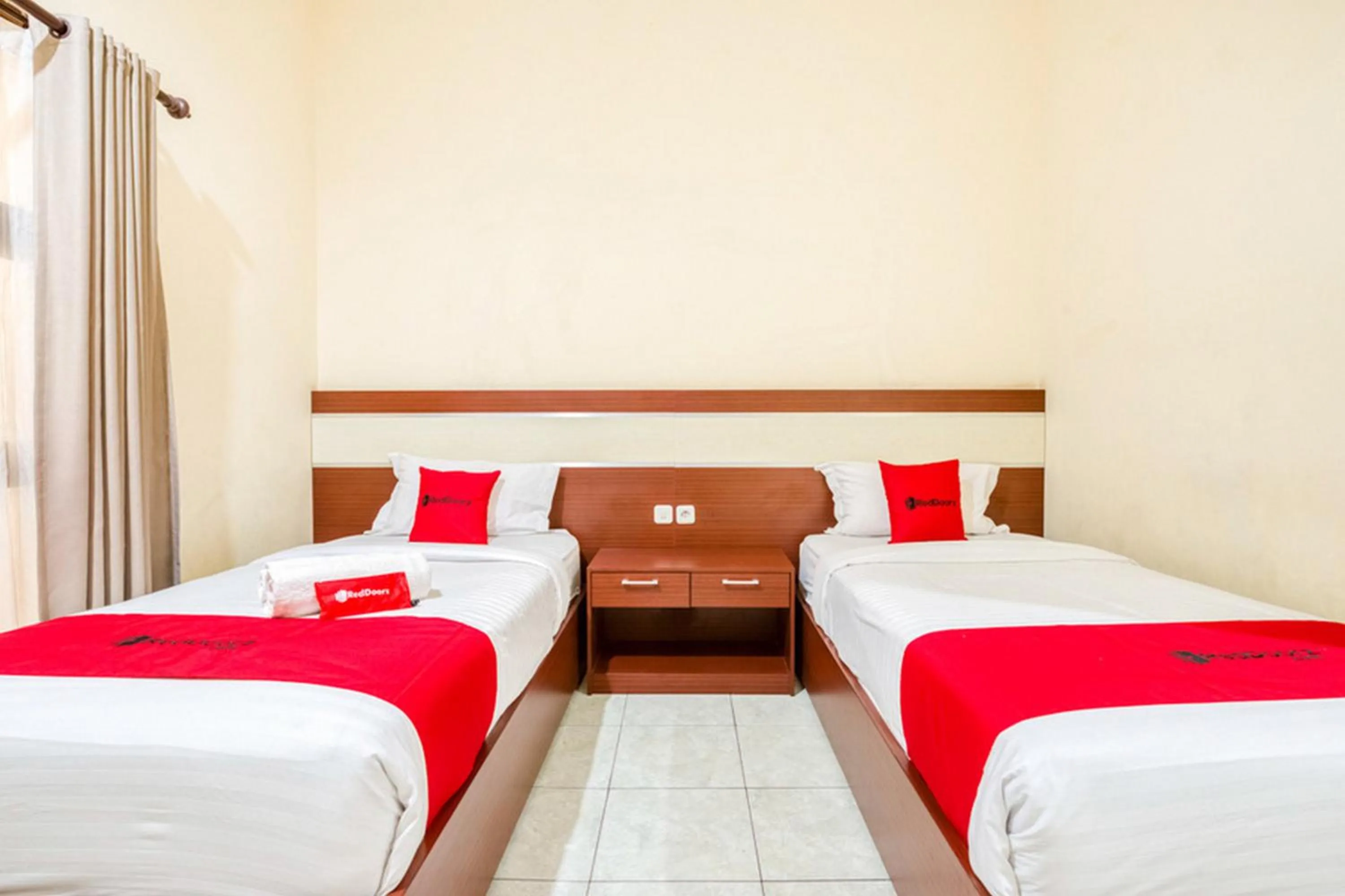 Bed in RedDoorz Syariah @ Jalan Simpang Gajayana