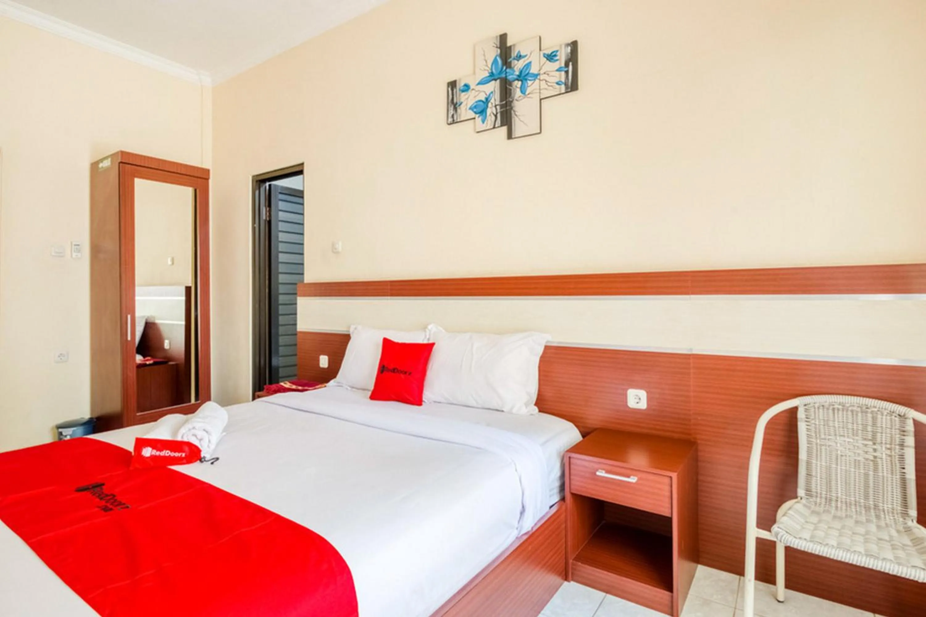 Bed in RedDoorz Syariah @ Jalan Simpang Gajayana