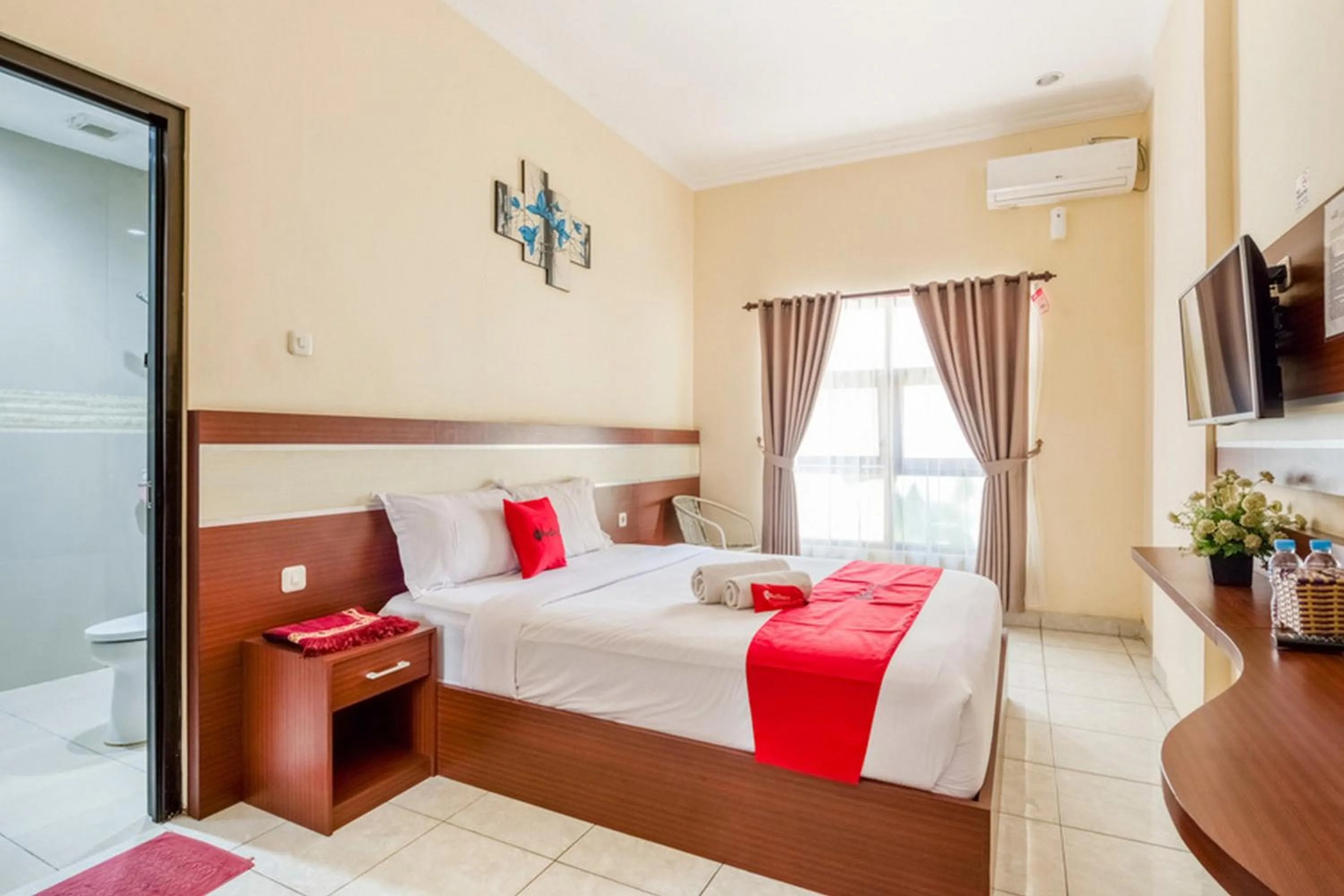 Bed in RedDoorz Syariah @ Jalan Simpang Gajayana