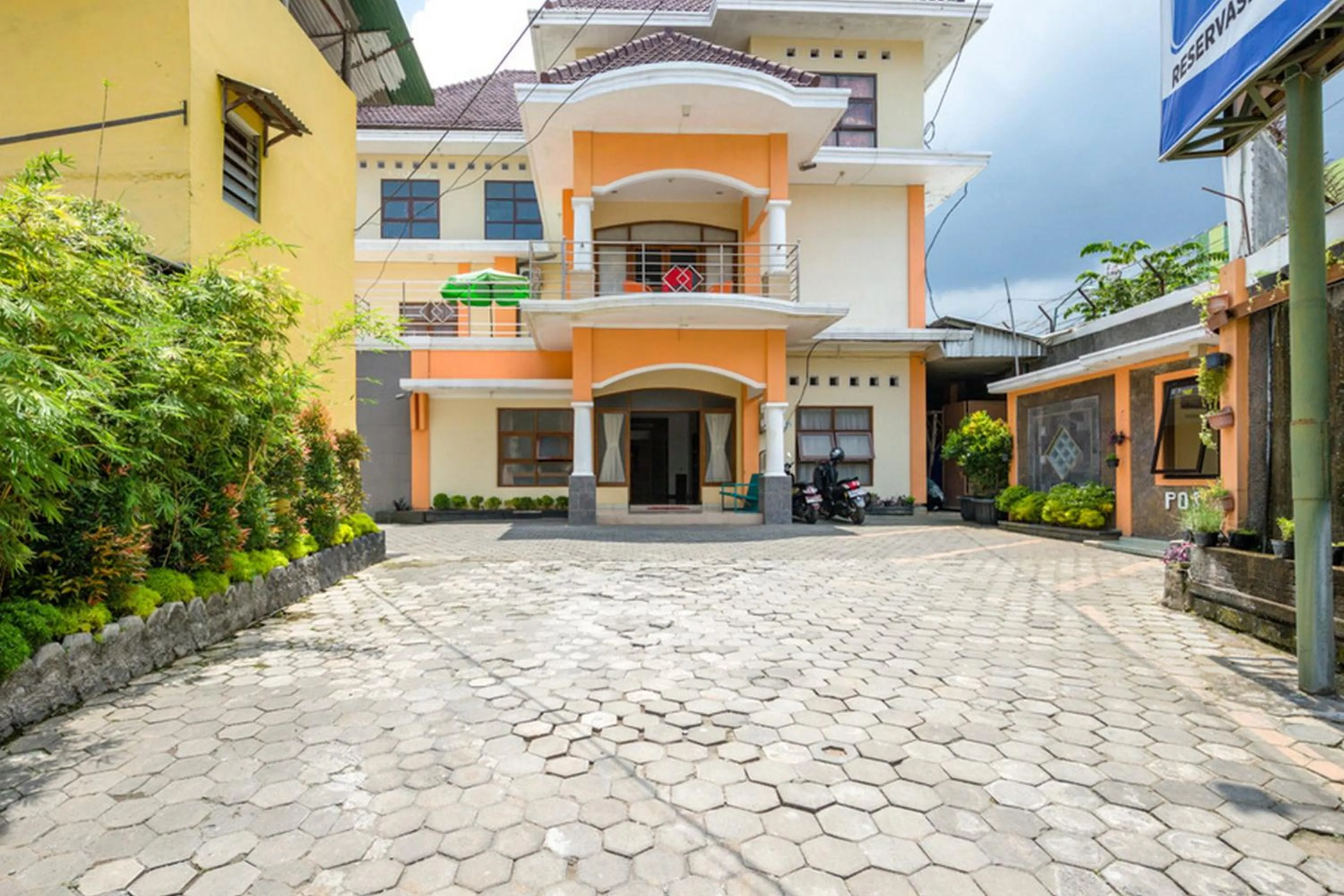 RedDoorz Syariah @ Jalan Simpang Gajayana