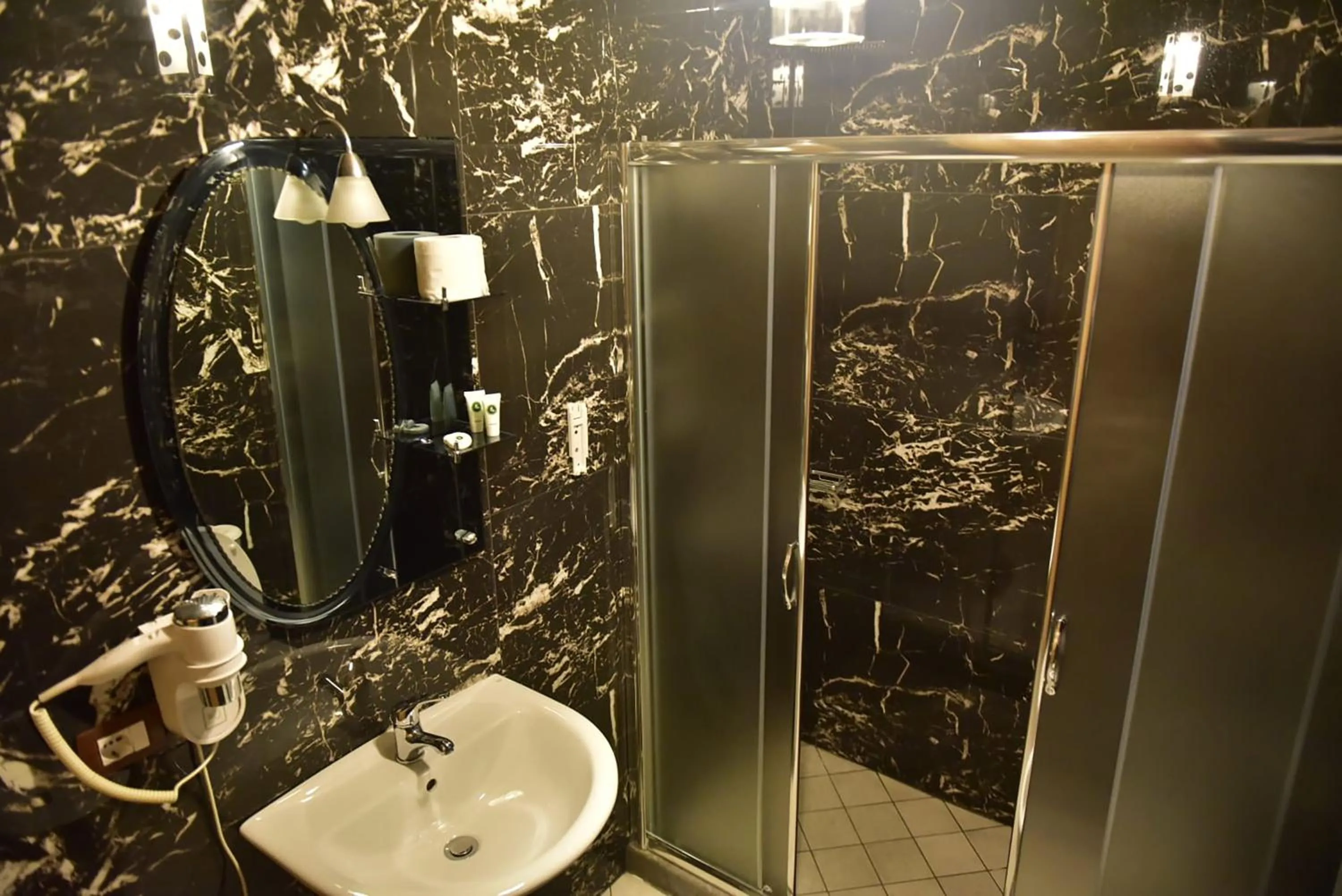 Bathroom in Buna Park Hotel