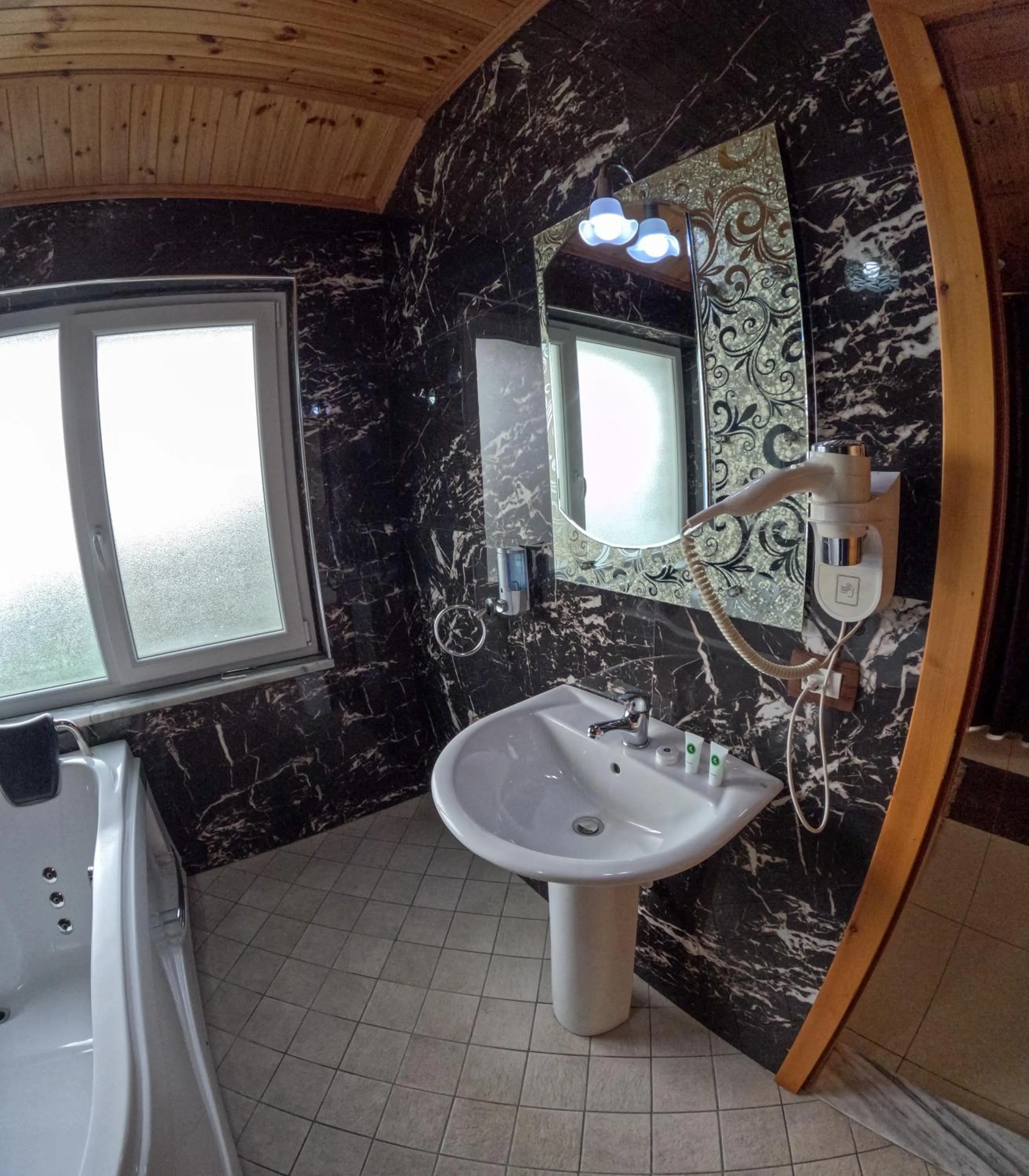 Bathroom in Buna Park Hotel