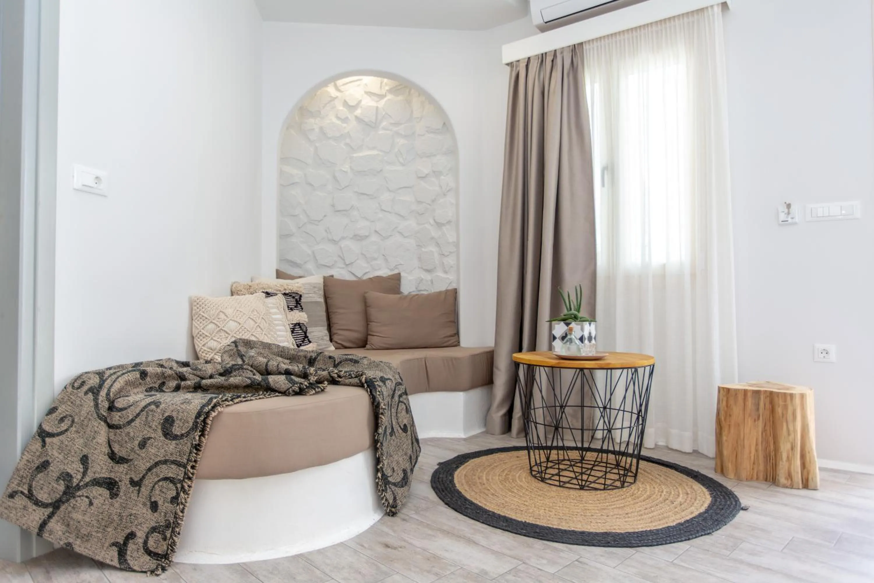 Living room in Emery Hotel