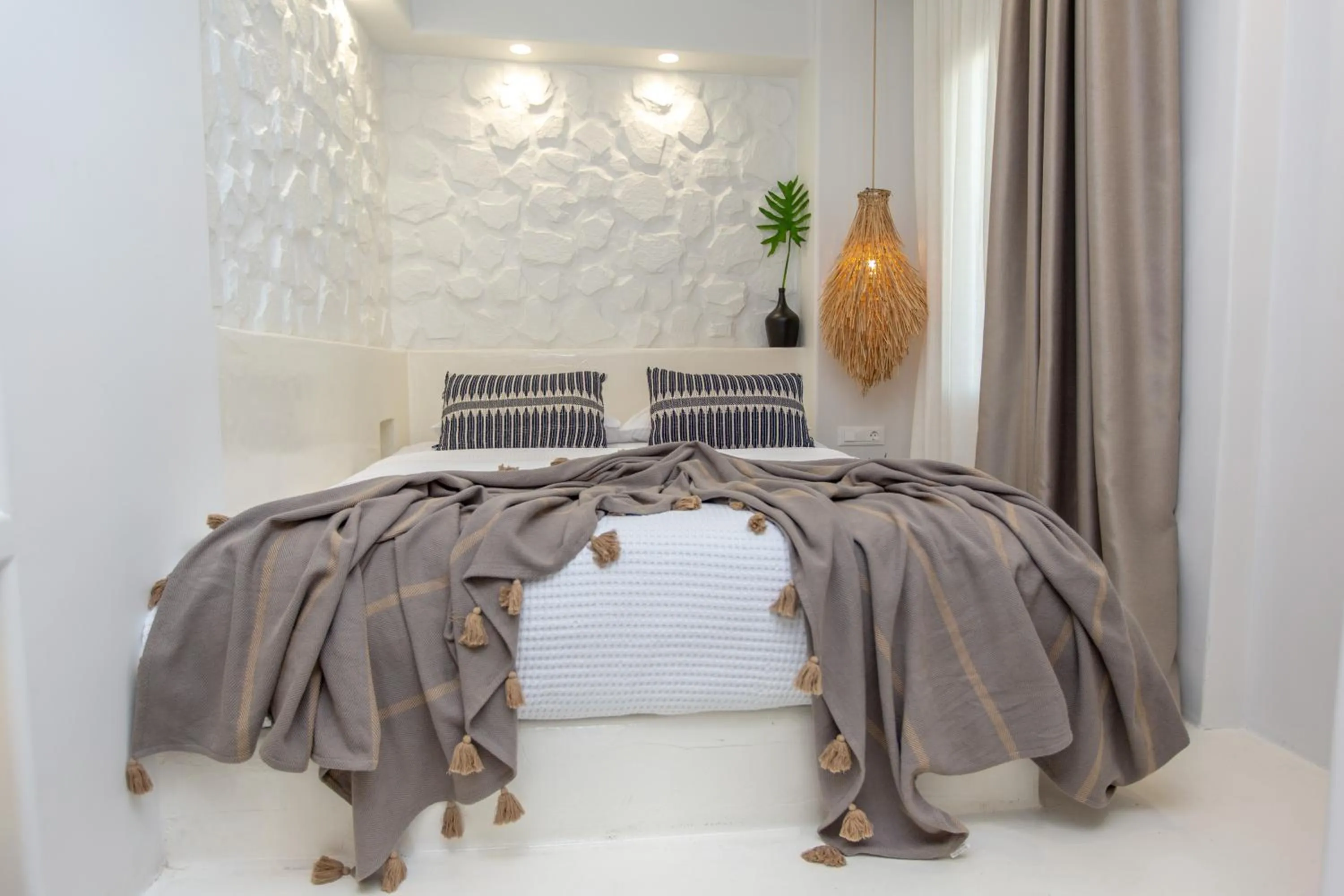 Bedroom, Bed in Emery Hotel