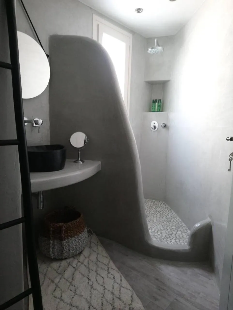 Bathroom in Emery Hotel