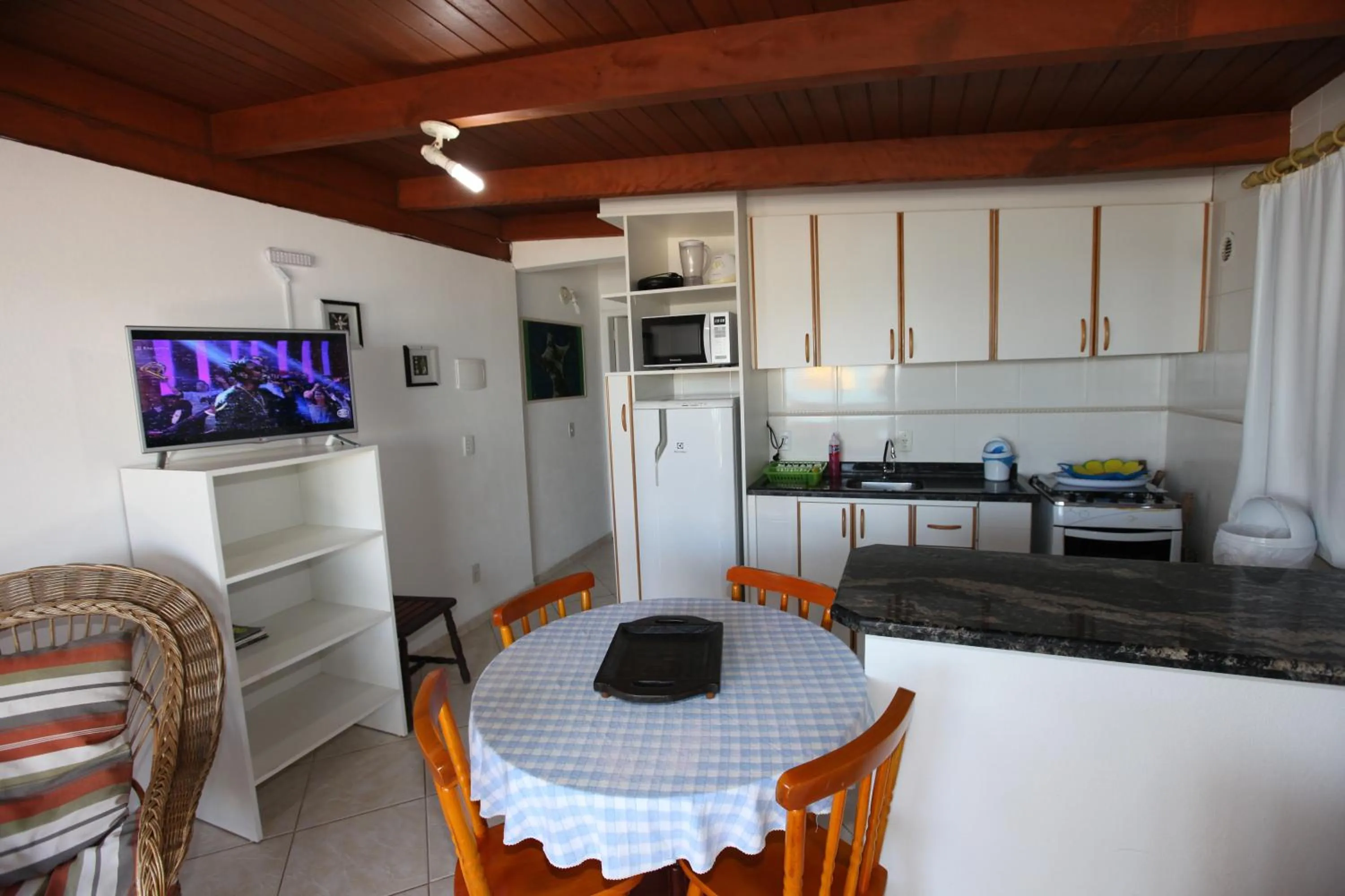 Kitchen or kitchenette in Pousada Hibisco