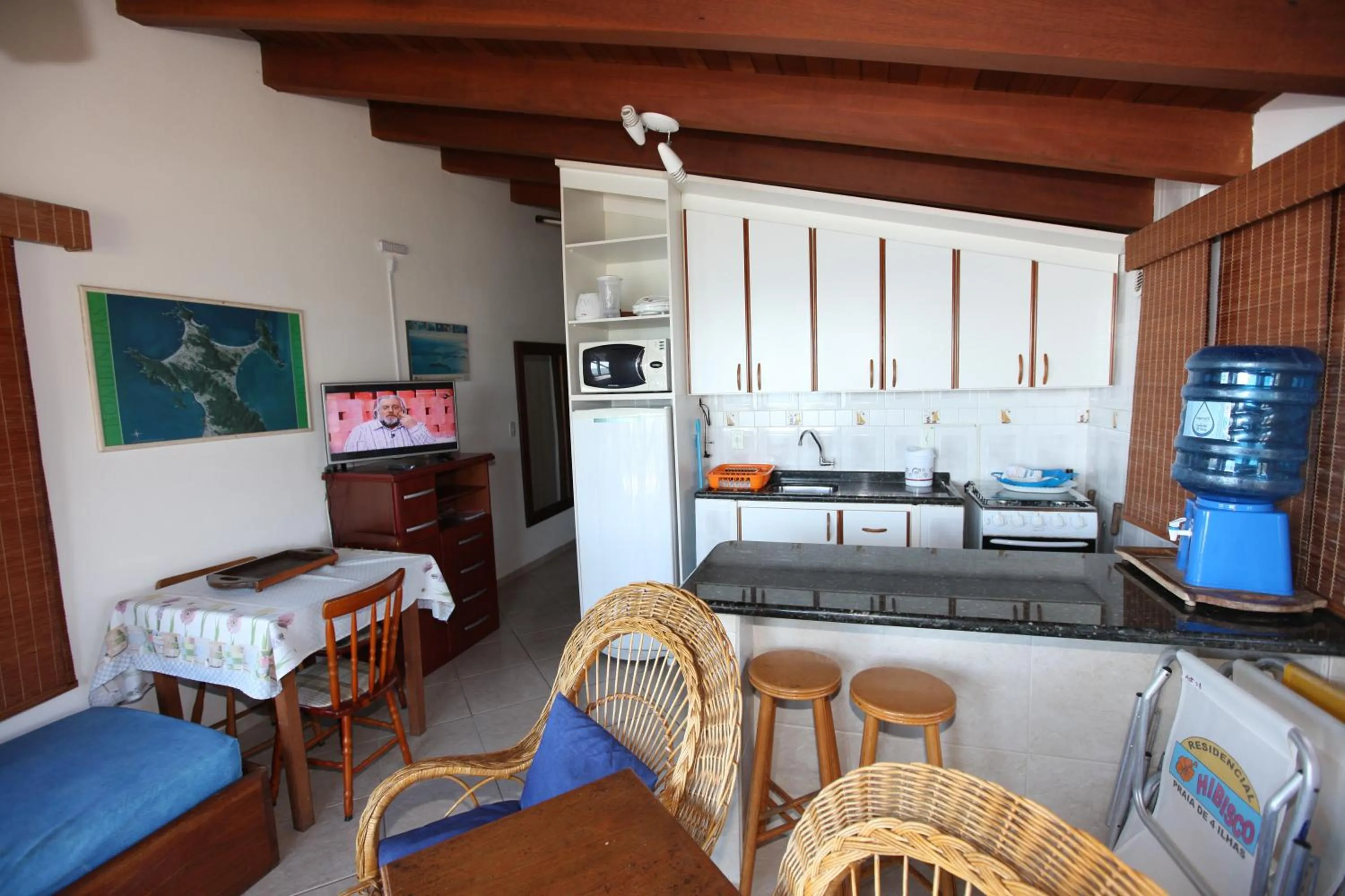 Kitchen or kitchenette in Pousada Hibisco