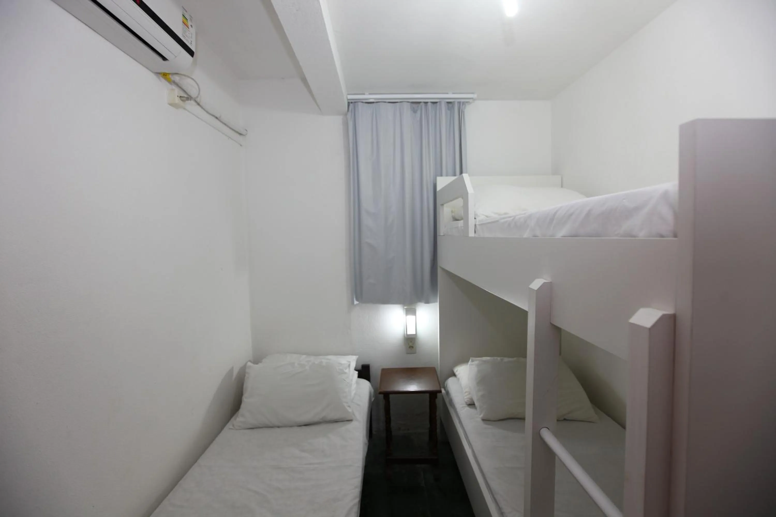 Photo of the whole room, Bed in Pousada Hibisco