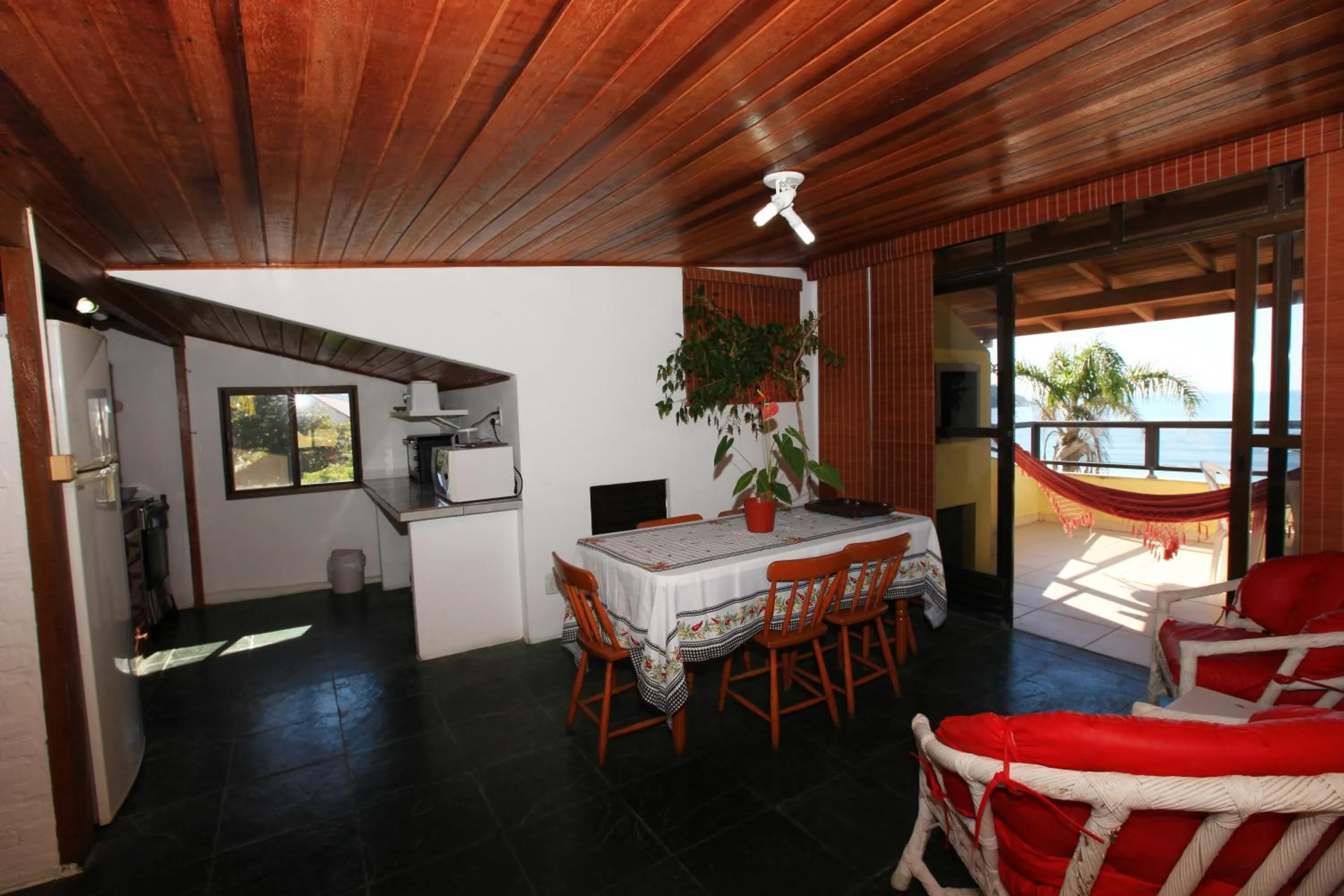 Kitchen or kitchenette in Pousada Hibisco