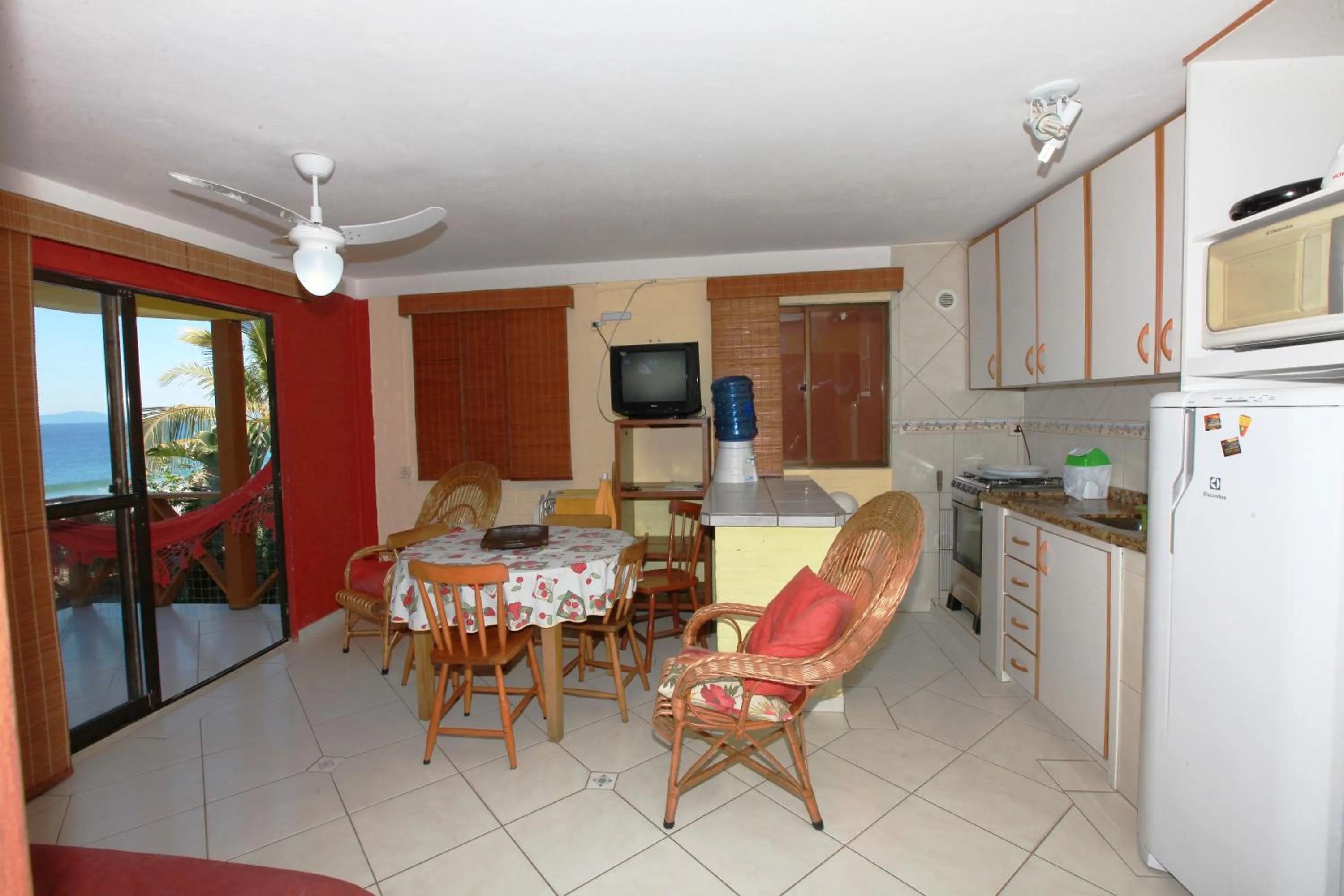 Kitchen or kitchenette in Pousada Hibisco