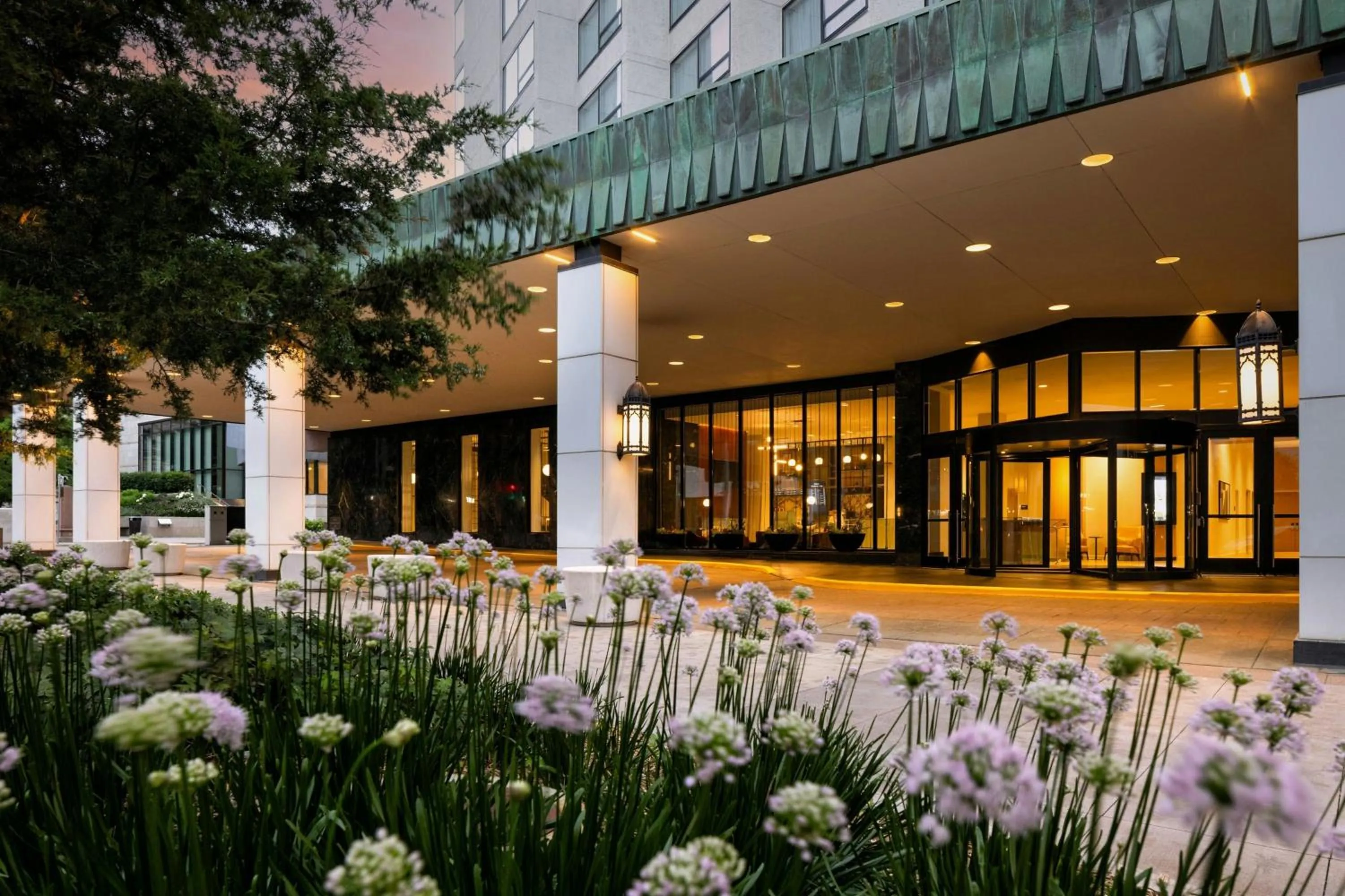 Property building in Sheraton Minneapolis Downtown Convention Center