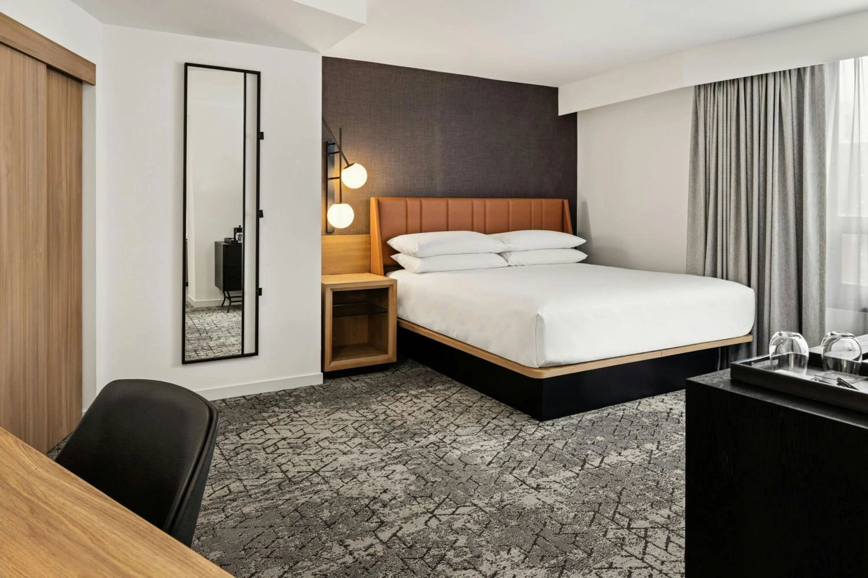 Bedroom, Bed in Sheraton Minneapolis Downtown Convention Center