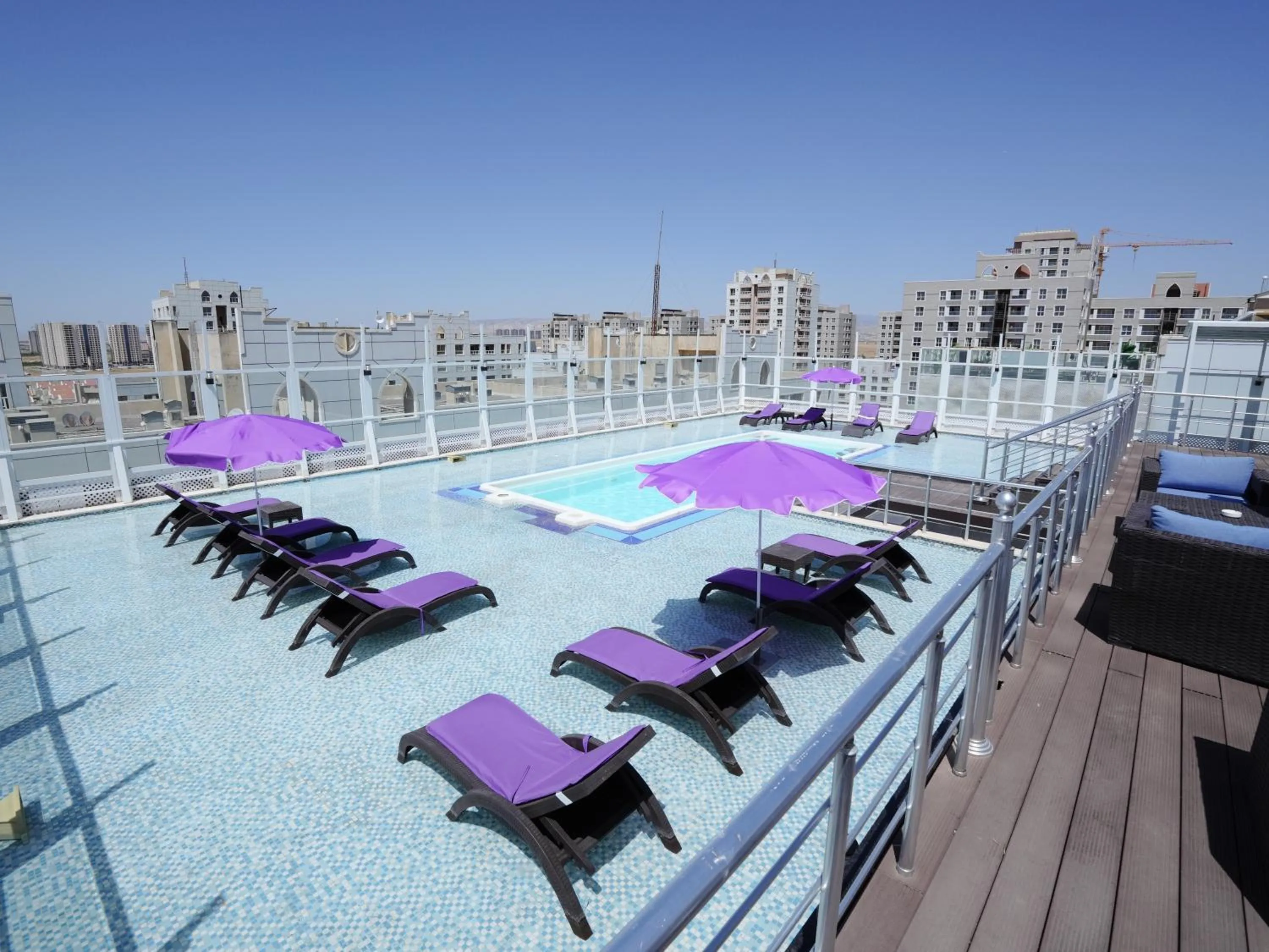 Swimming pool in Masaya By Emerald