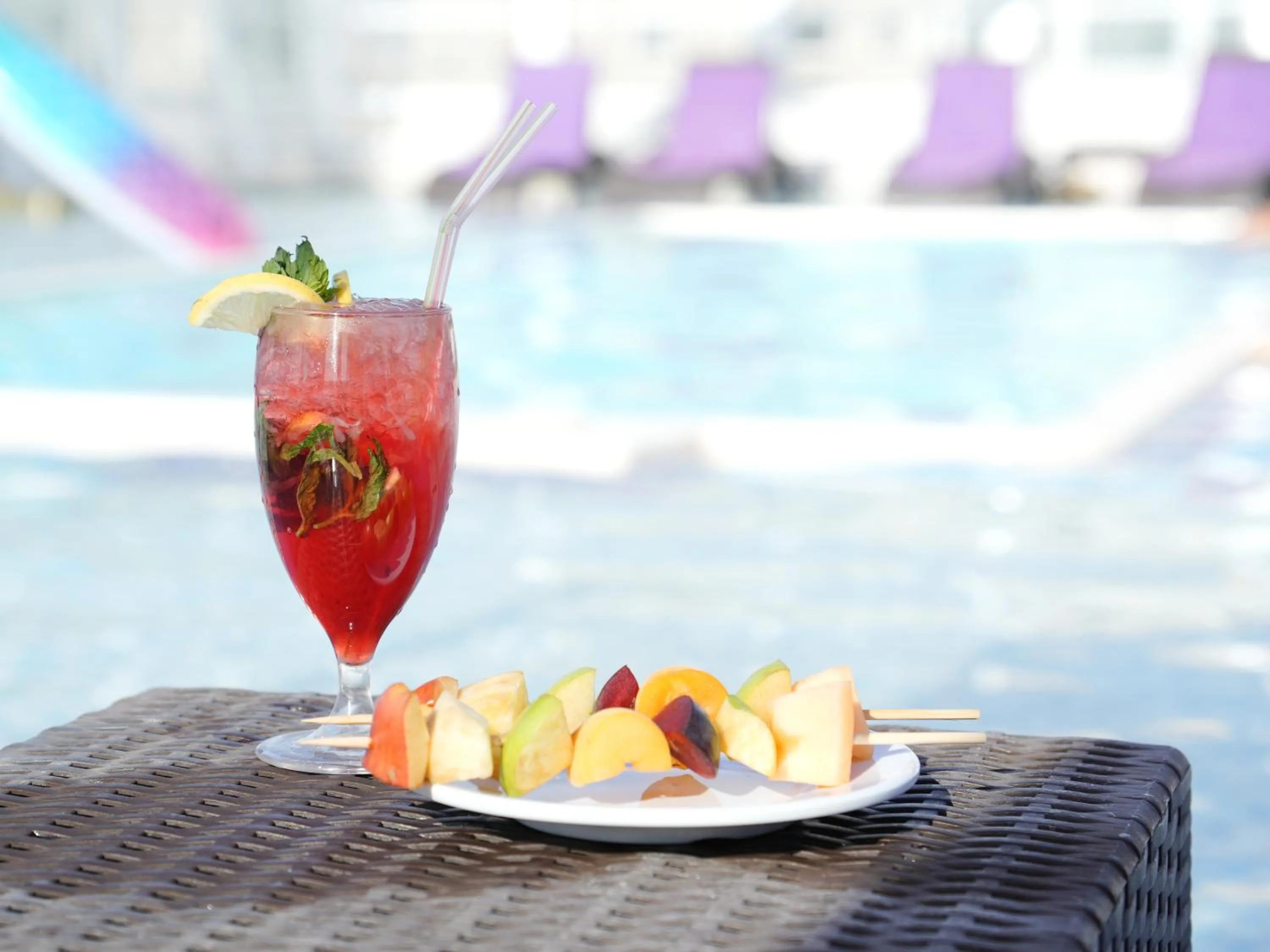 Swimming pool in Masaya By Emerald