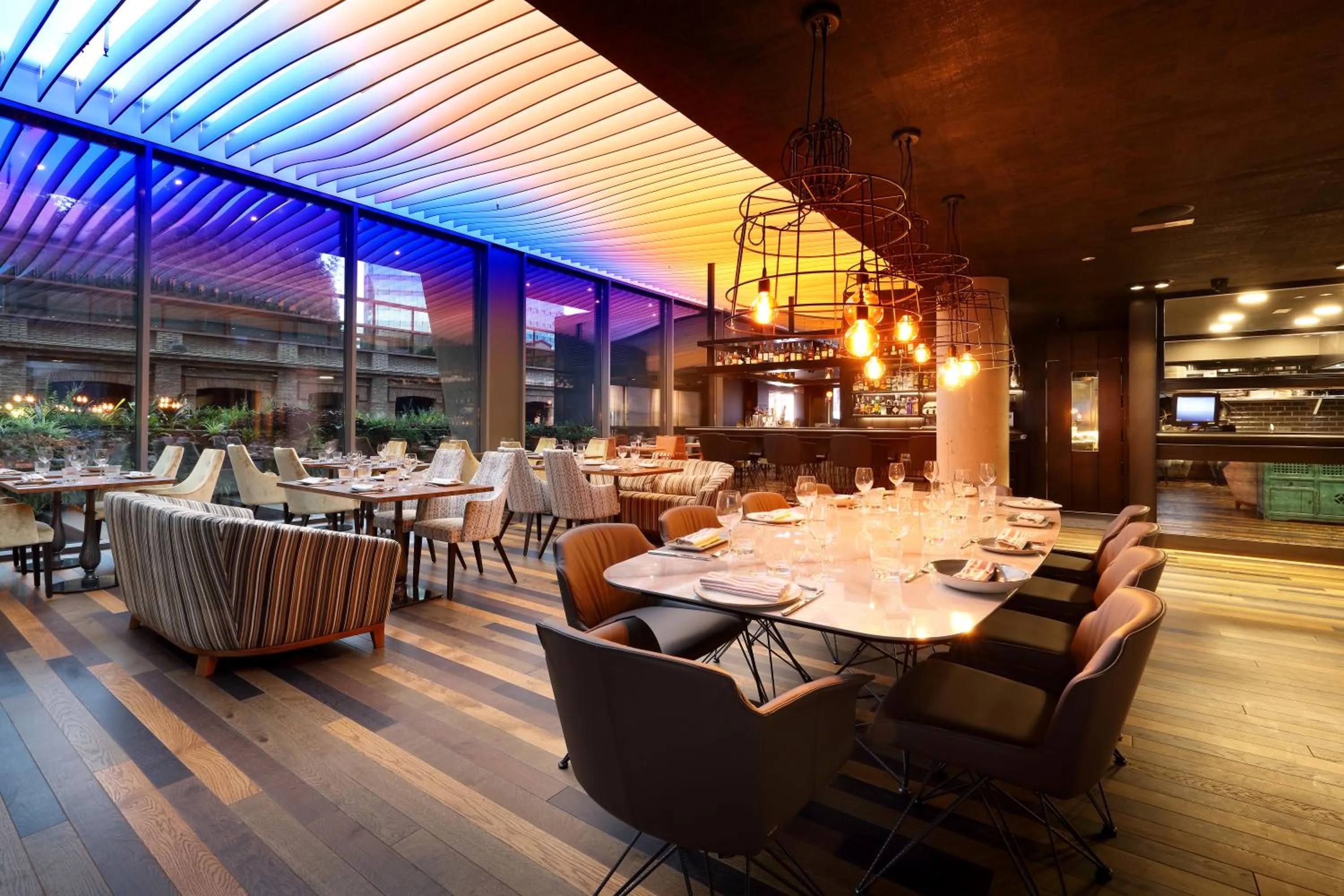 Restaurant/places to eat in Hotel SB Glow 4 Sup