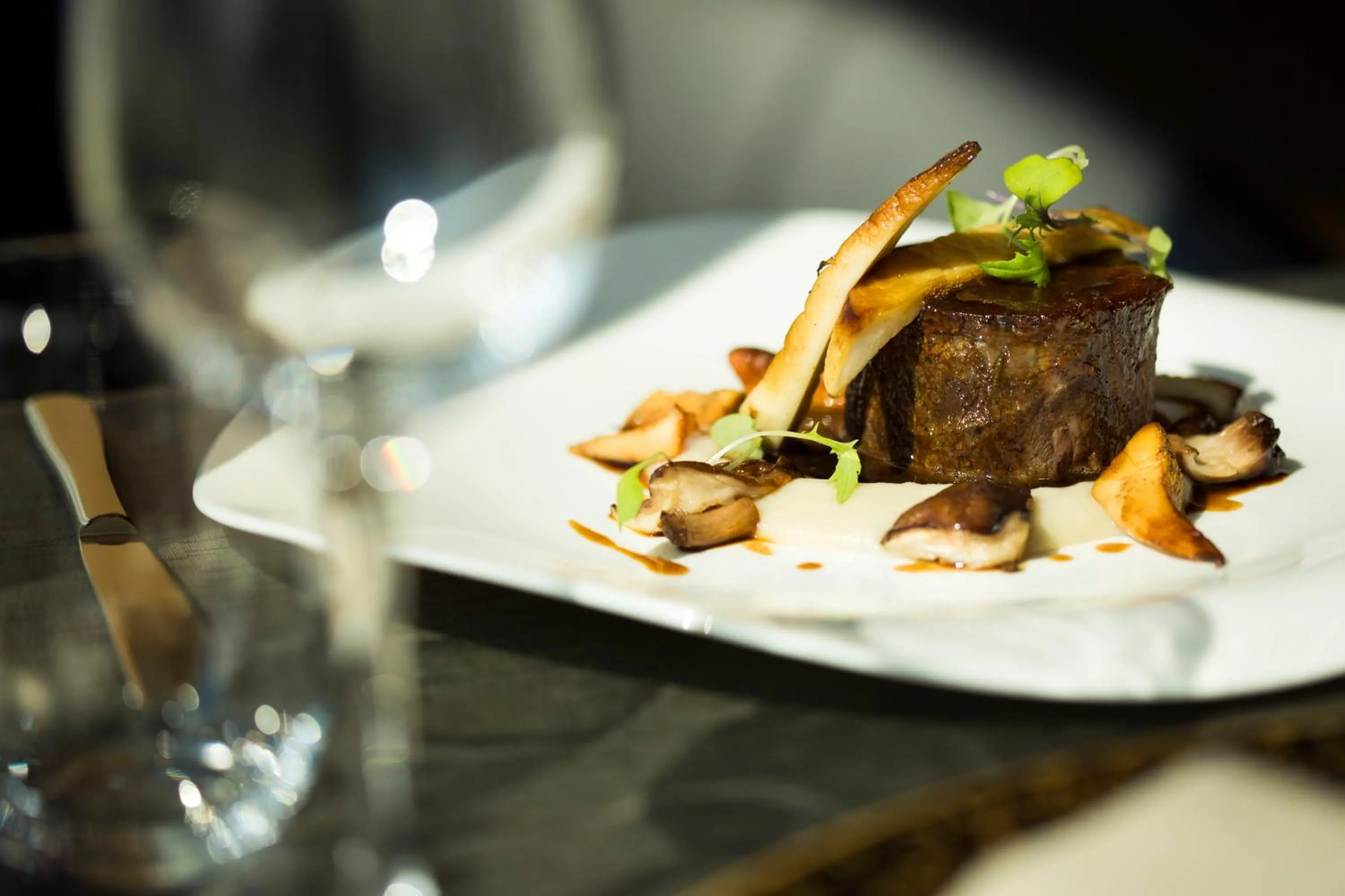 Restaurant/places to eat in Hotel SB Glow 4 Sup