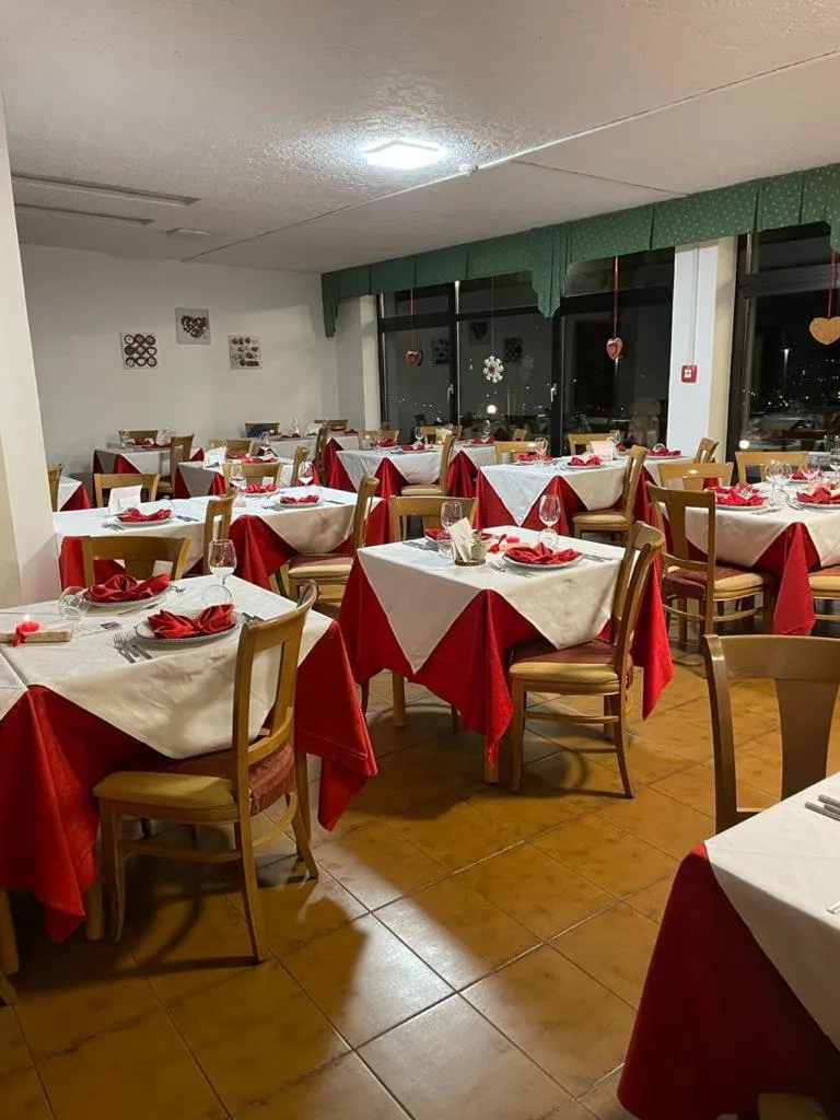 Restaurant/places to eat in Hotel Sancamillo