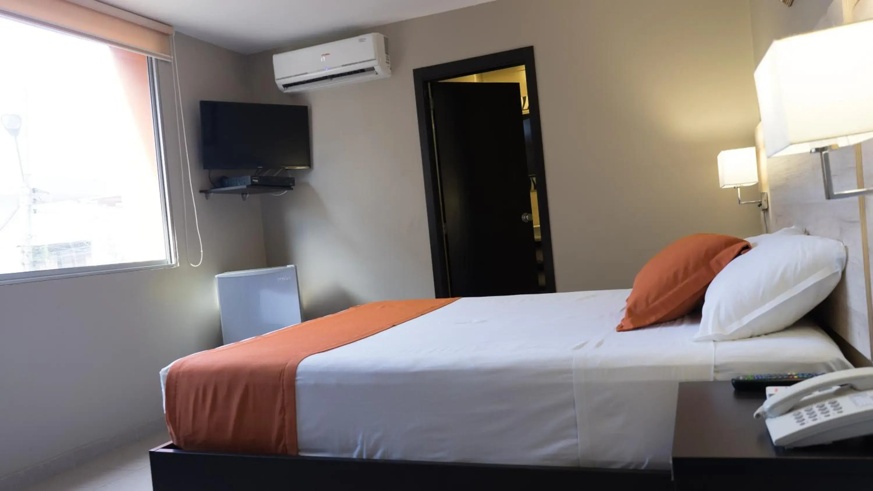 Single Room in Hotel Los Almendros Single Room in Hotel Los Almendros