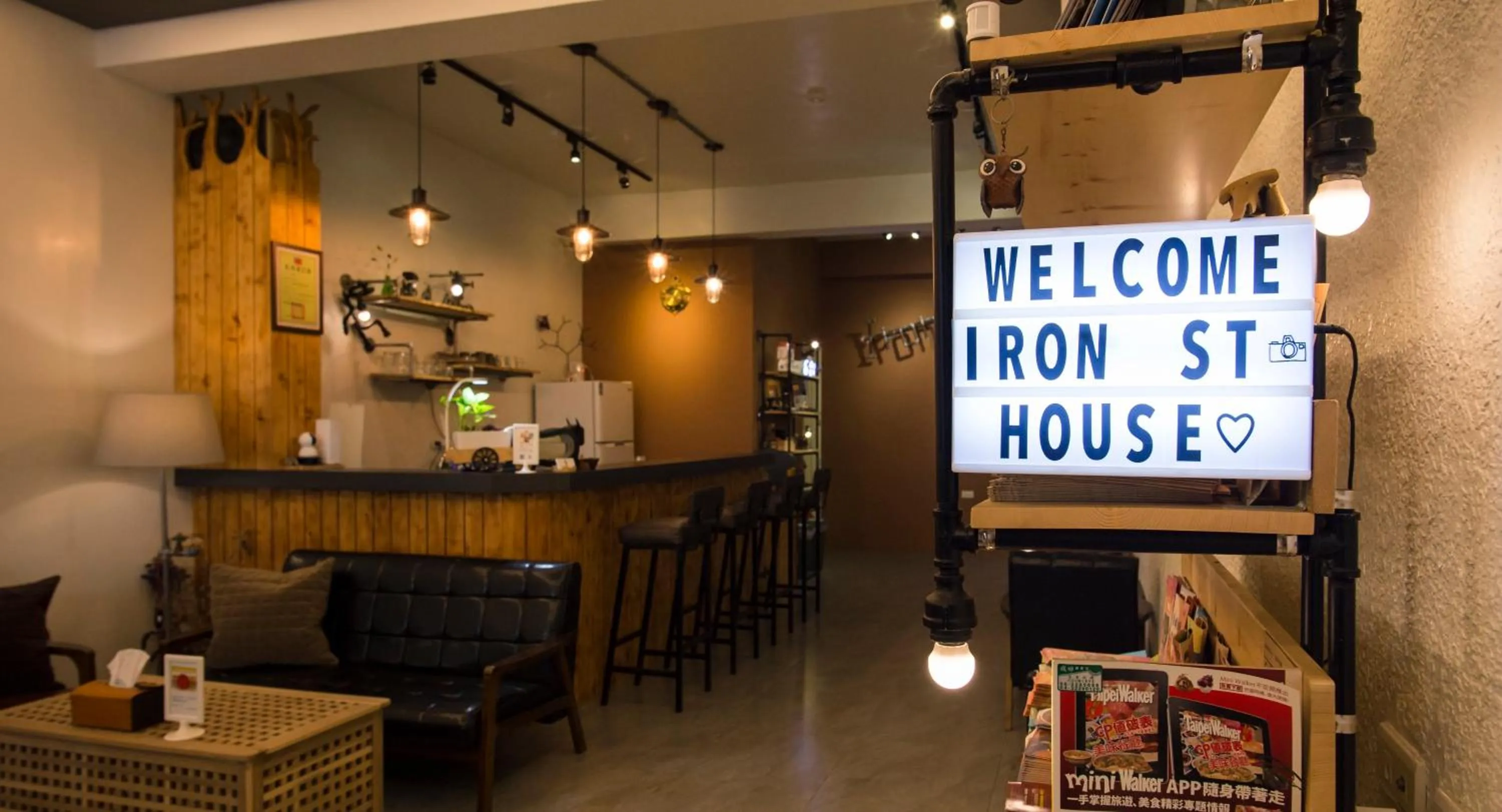 Communal lounge/ TV room in Iron St. House