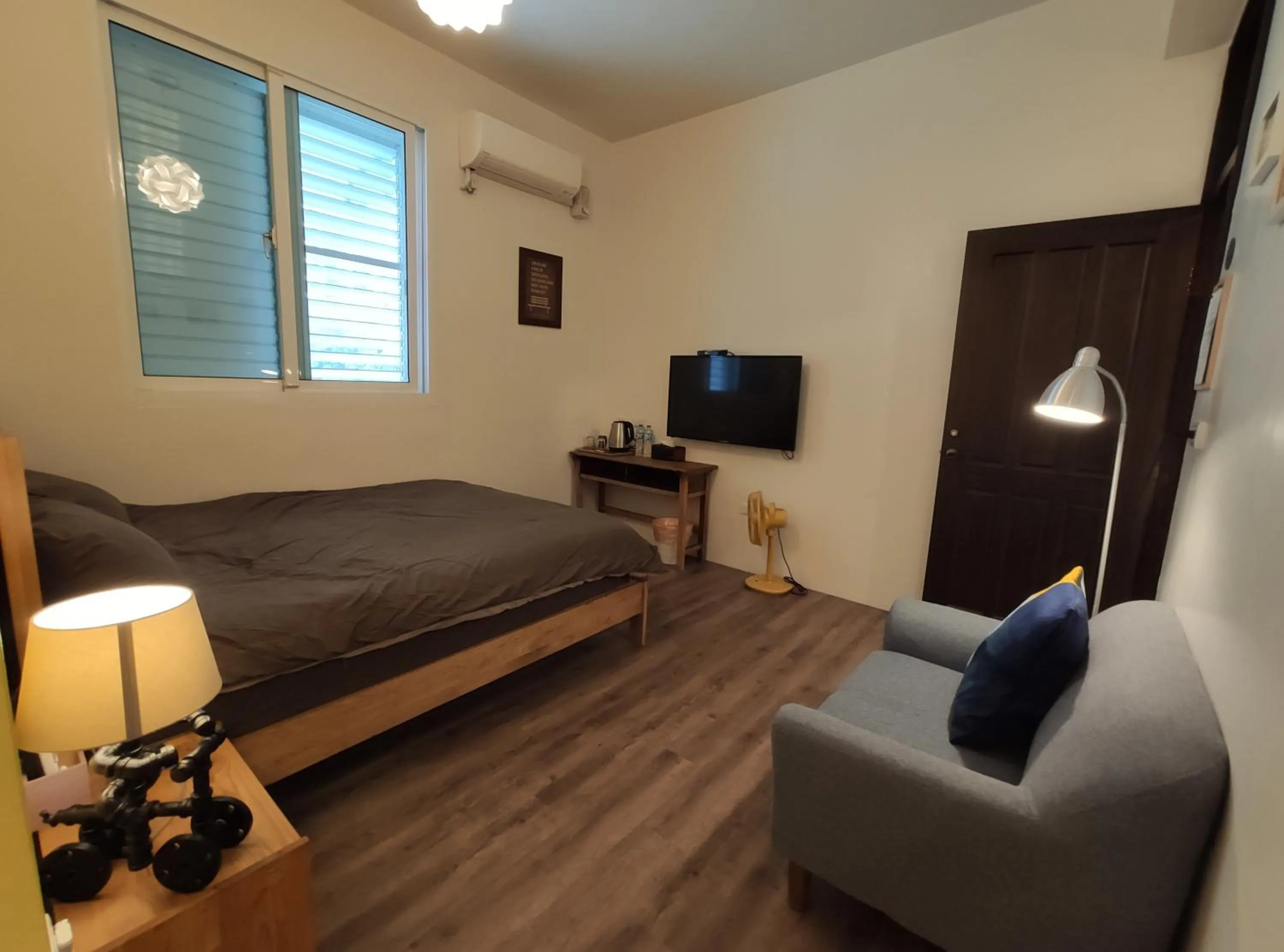 Photo of the whole room, Bed in Iron St. House