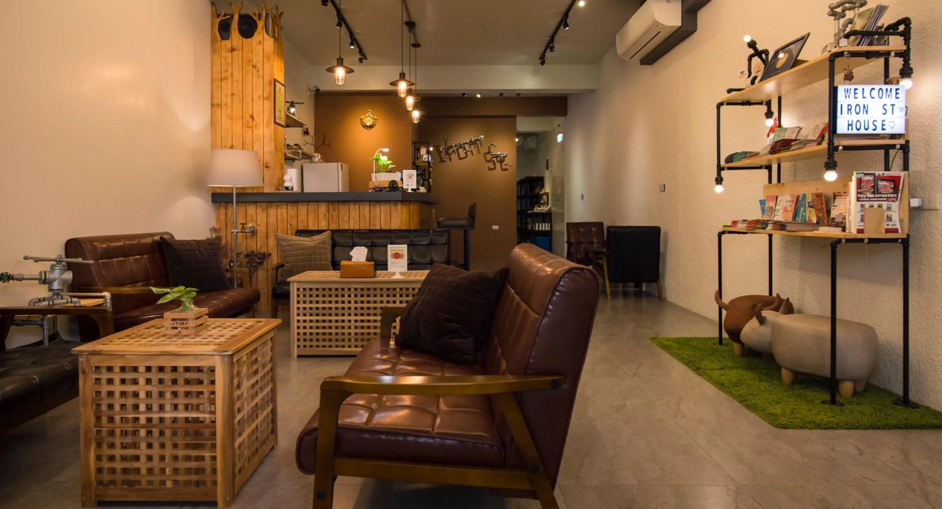 Communal lounge/ TV room in Iron St. House