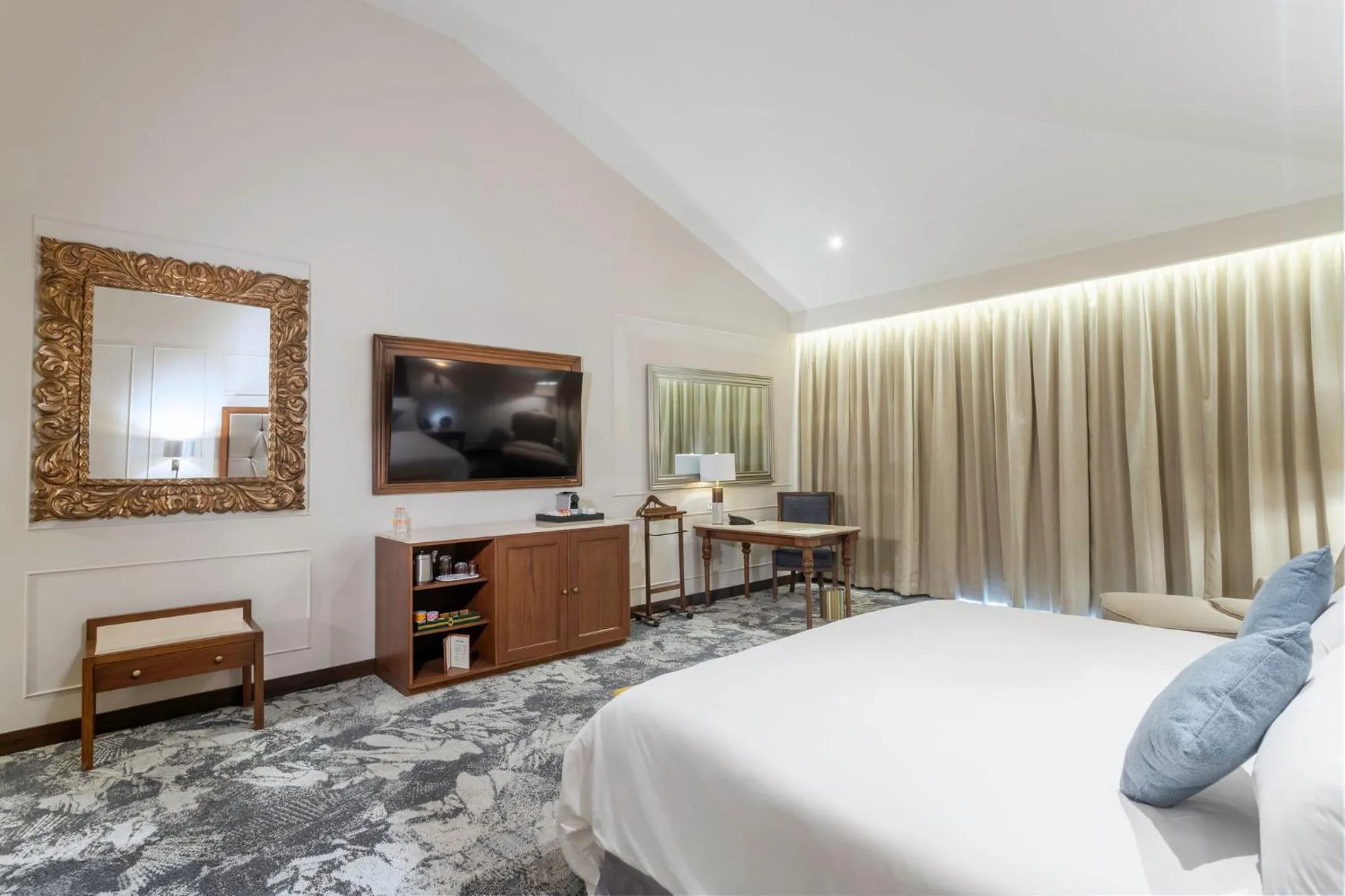 Photo of the whole room, Bed in Quinta Real Saltillo